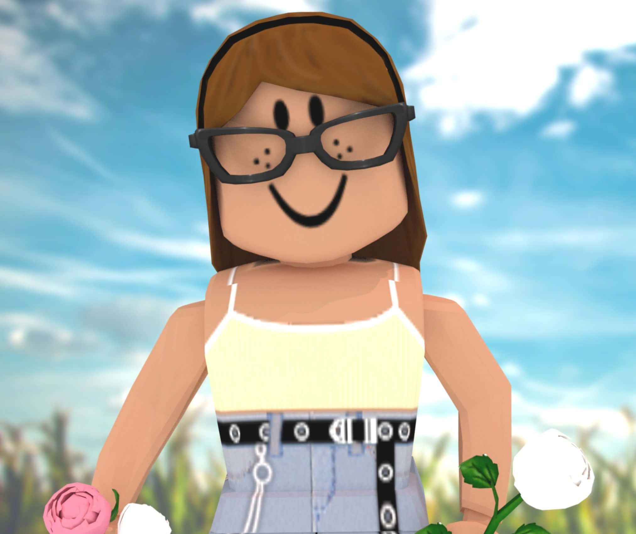 Cute Roblox 桌布 壁紙 — 一個戴眼鏡和腰帶的開心Roblox頭像，在明亮的藍天下拿著粉紅色和白色的玫瑰。