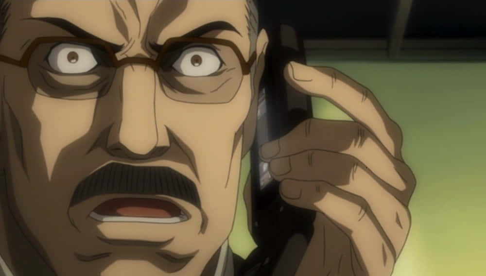 Soichiro Yagami 桌布 壁紙 — 一個戴眼鏡和鬍子的動漫男人，睜大驚恐的眼睛對著電話尖叫。