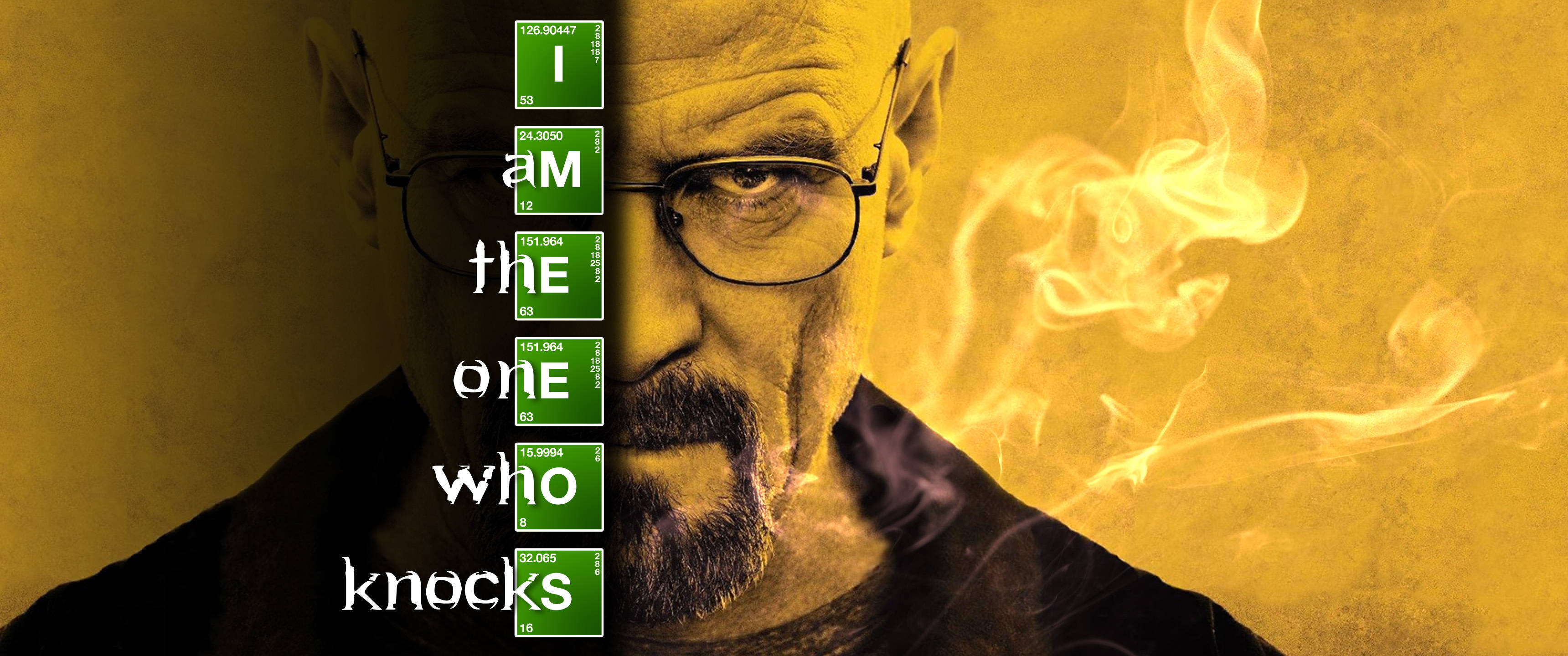 breaking 桌布 壁紙 — 一個戴眼鏡和鬍鬚的男人，在金色背景和拼寫「I am the one who knocks」的週期表瓷磚旁，煙霧在他身邊旋轉，他凝視著。