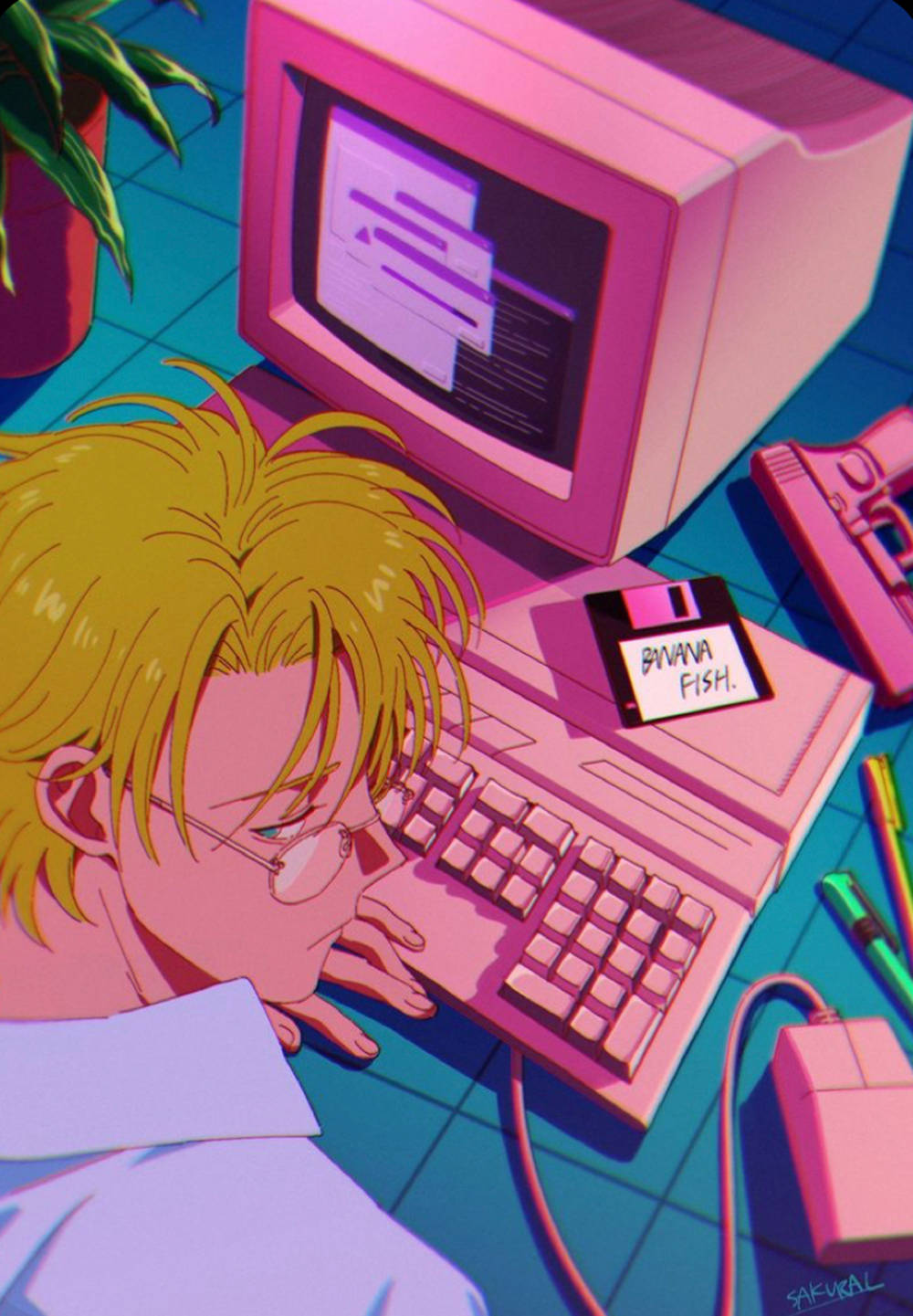 Retro 桌布 壁紙 — 一個戴眼鏡的金髮動漫男孩正在一台帶有香蕉魚標籤軟碟的粉紅色復古電腦上激烈打字。