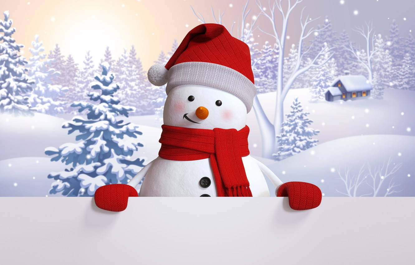Cute Snow 桌布 壁紙 — 一個戴紅帽和圍巾的快樂雪人，在白雪皚皚的冬季森林中，從一個空白標牌上方探出頭來，遠處有一座舒適的小屋。