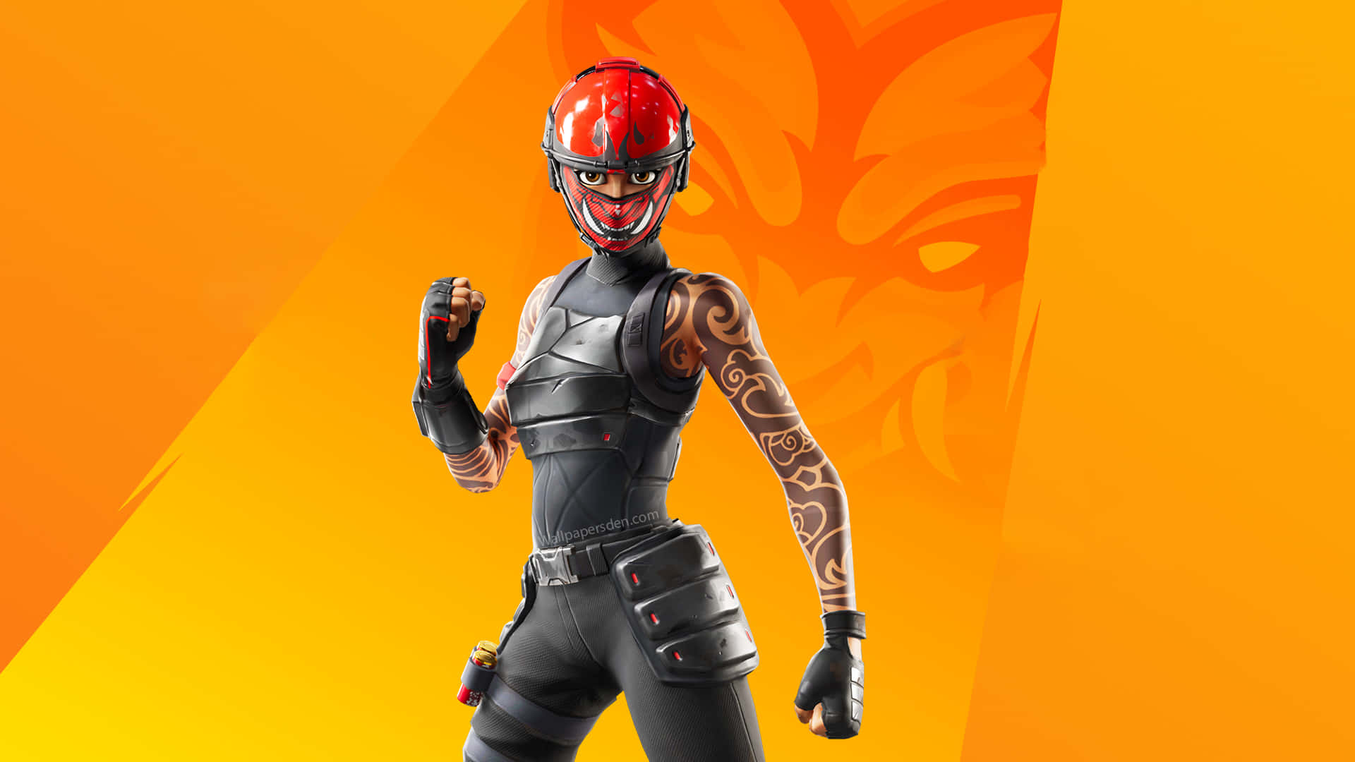 Fortnite 桌布 壁紙 — 一個戴紅色頭盔、穿黑色盔甲的《要塞英雄》角色，自信地站在充滿活力的橙黃漸變背景前。