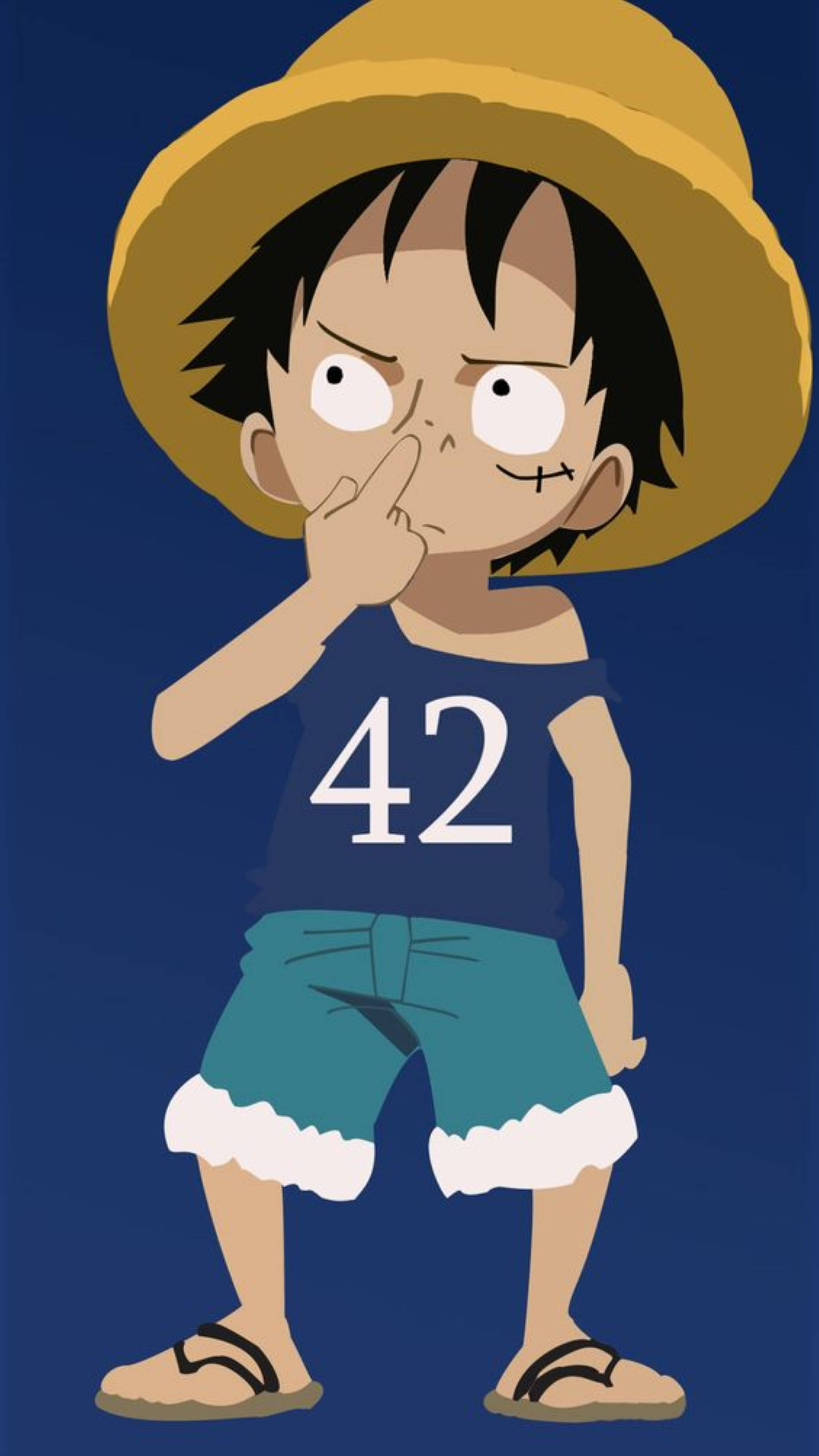 蒙其·D·魯夫 桌布 壁紙 — 一個戴草帽、穿42號藍色襯衫的年輕動漫男孩在深藍色背景上做出噤聲手勢。
