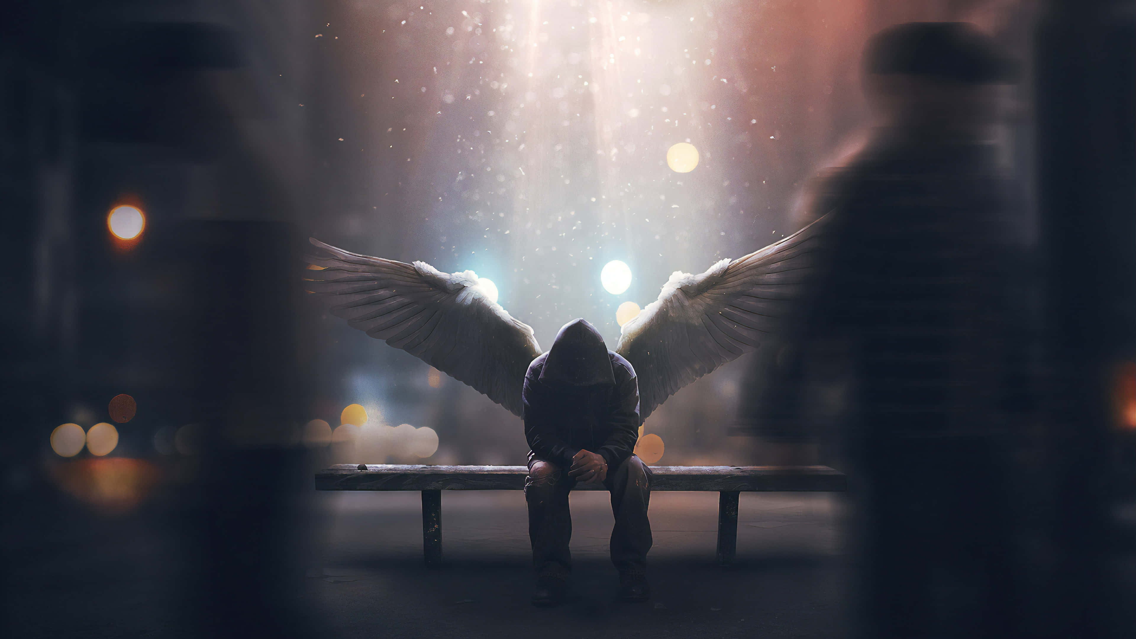 Depressed 桌布 壁紙 — 一個戴著兜帽、擁有巨大白色翅膀的身影，獨自坐在一張長椅上，身處昏暗的城市場景中，周圍有發光的散景燈光。