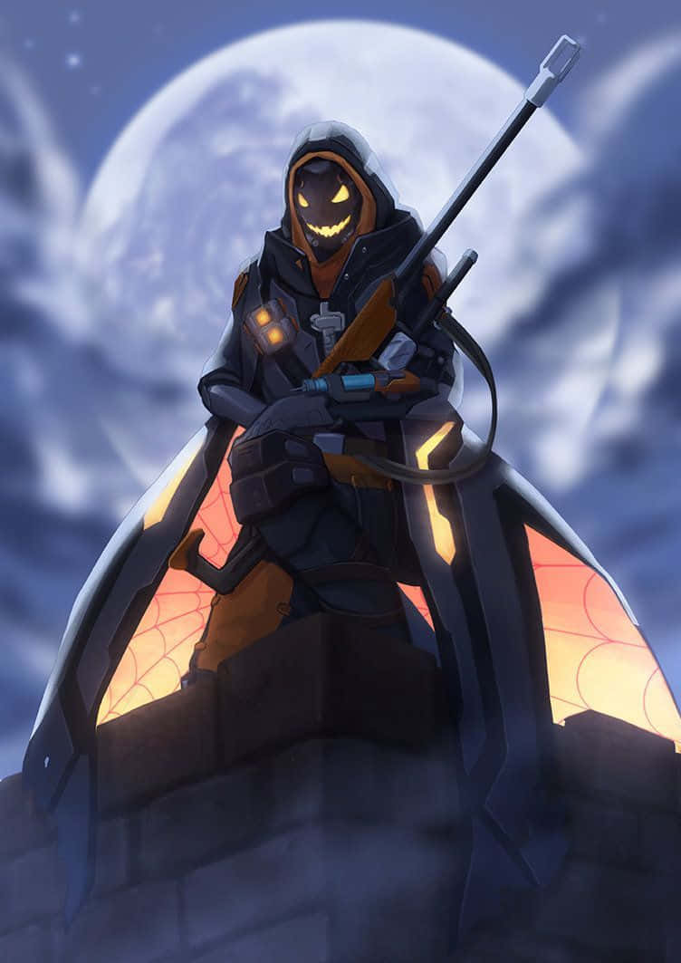 Overwatch Ana 桌布 壁紙 — 一個戴著兜帽、臉部發出傑克南瓜燈光芒的人物站在石塔頂端，在滿月下持步槍。