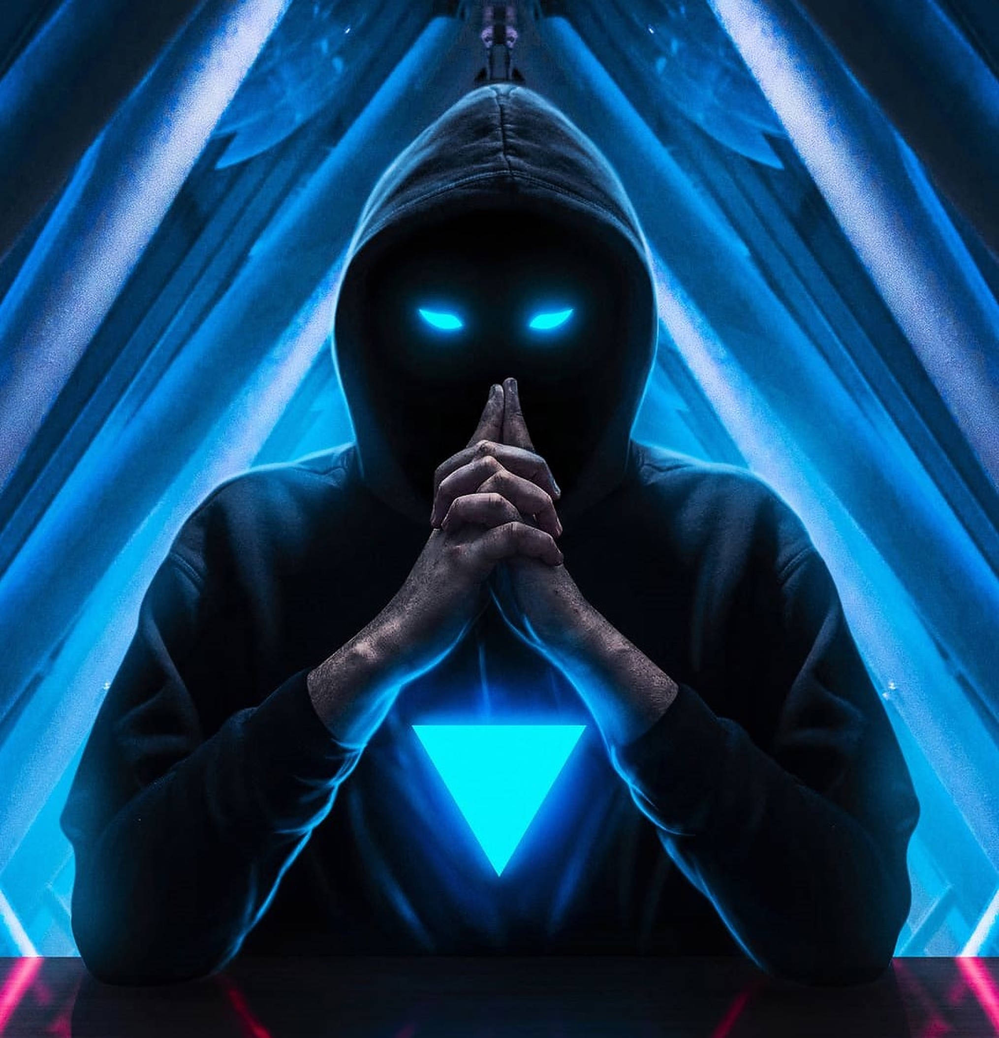 Profile 桌布 壁紙 — 一個戴著兜帽的人物，擁有發光的藍色眼睛和胸前一個三角形光，坐在未來主義的藍色照明走廊中。