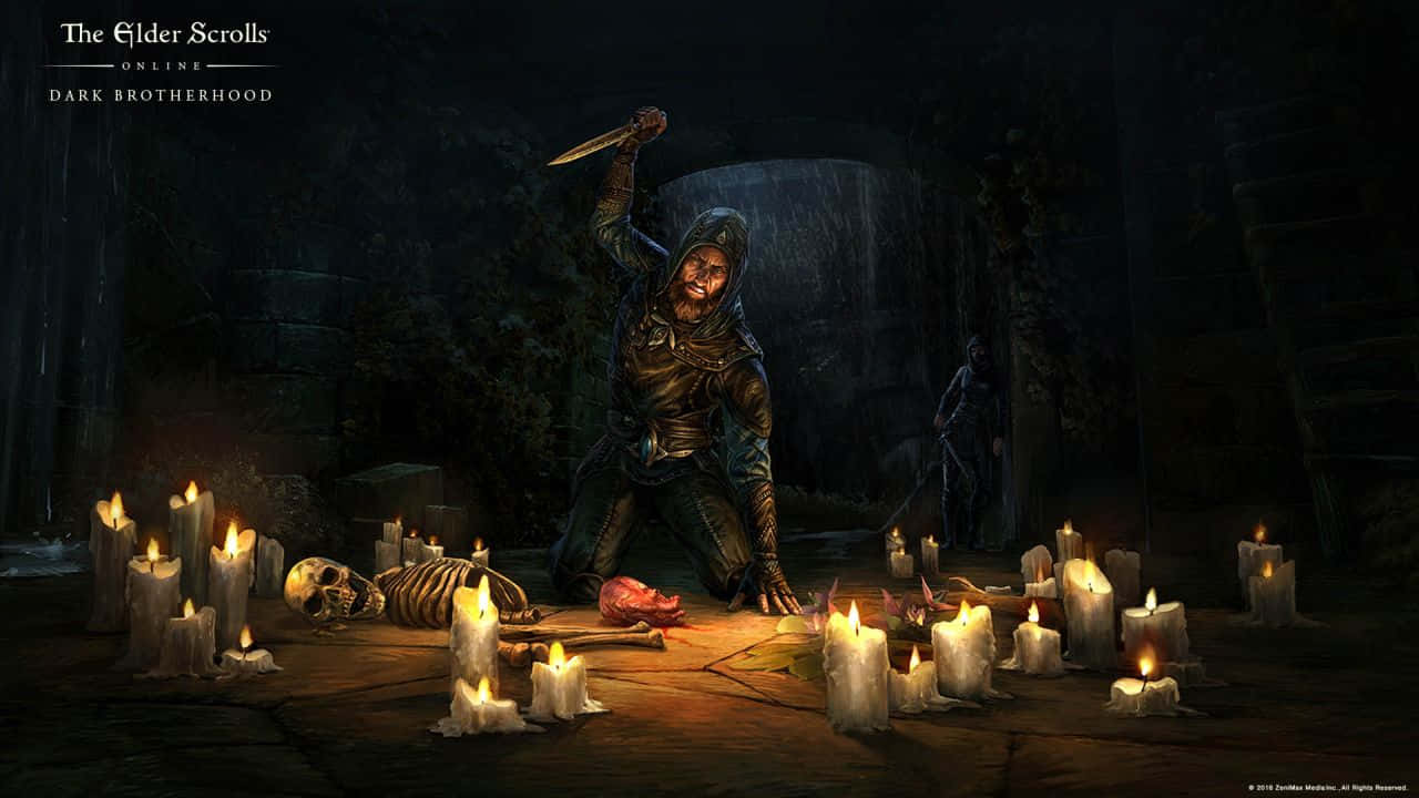 Dark Brotherhood 桌布 壁紙 — 一個戴著兜帽的刺客跪在燭光地牢中，手持匕首對準一具骷髏和血淋淋的肉。