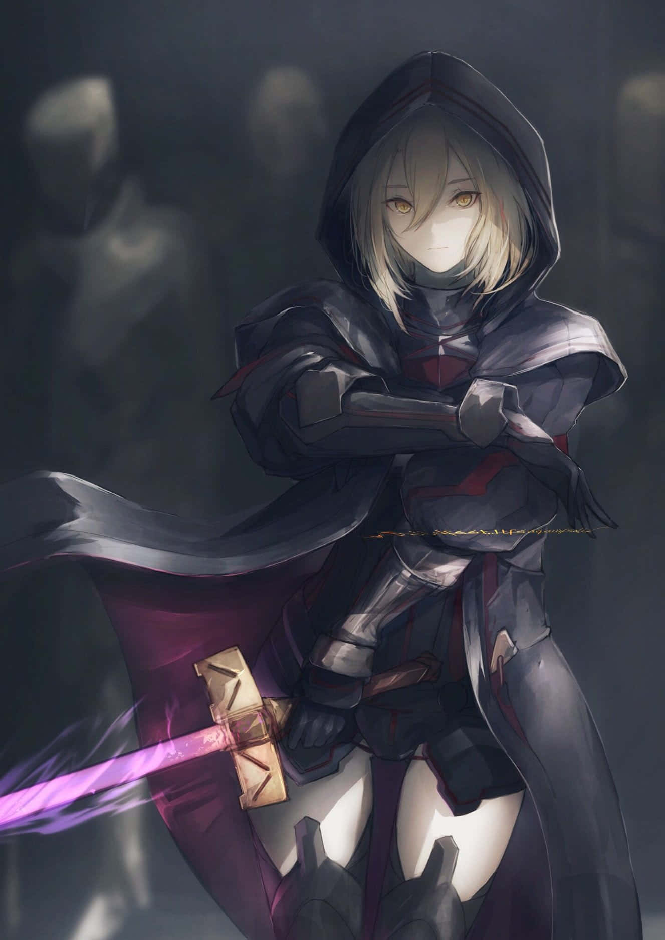 Fate/Grand Order 桌布 壁紙 — 一個戴著兜帽的動漫戰士，擁有發光的琥珀色眼睛，揮舞著一把發光的紫色劍，背景陰暗。