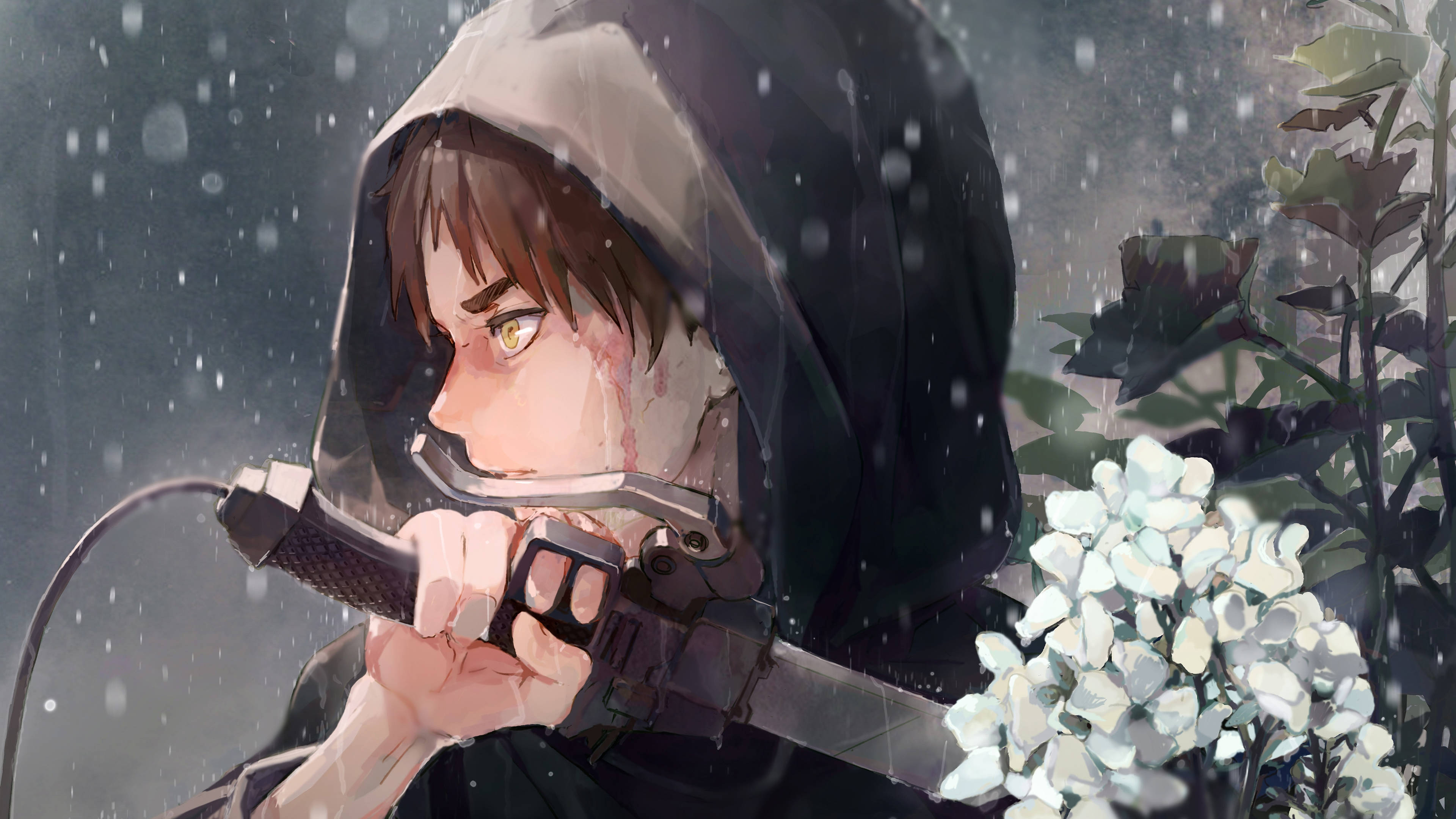 進擊的巨人 桌布 壁紙 — 一個戴著兜帽的動漫戰士在雨中握劍，臉上沾血，旁邊有白花。