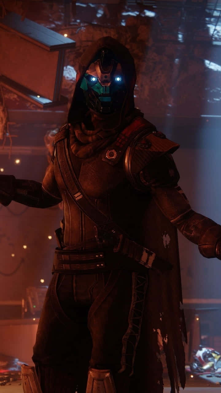 Destiny 2 Phone 桌布 壁紙 — 一個戴著兜帽的裝甲身影，散發藍色光芒的眼睛，佇立在昏暗的工業廢墟中，籠罩在橙色霧靄裡。