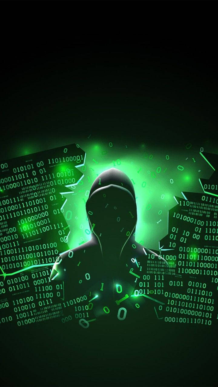 戴著兜帽的黑客剪影，被發光的綠色二進制代碼包圍。