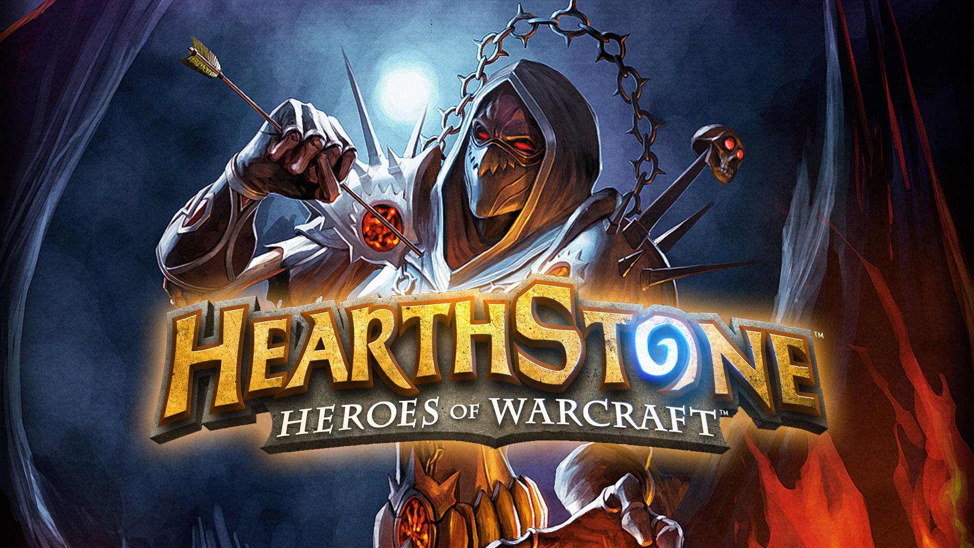 2560 x 1440 hearthstone 桌布 壁紙 — 一個戴著兜帽的骷髏人物，擁有發光的紅色眼睛和帶刺的鎖鏈，在黑暗神秘背景中手持發光的箭矢，背景帶有火焰元素和爐石戰記標誌。