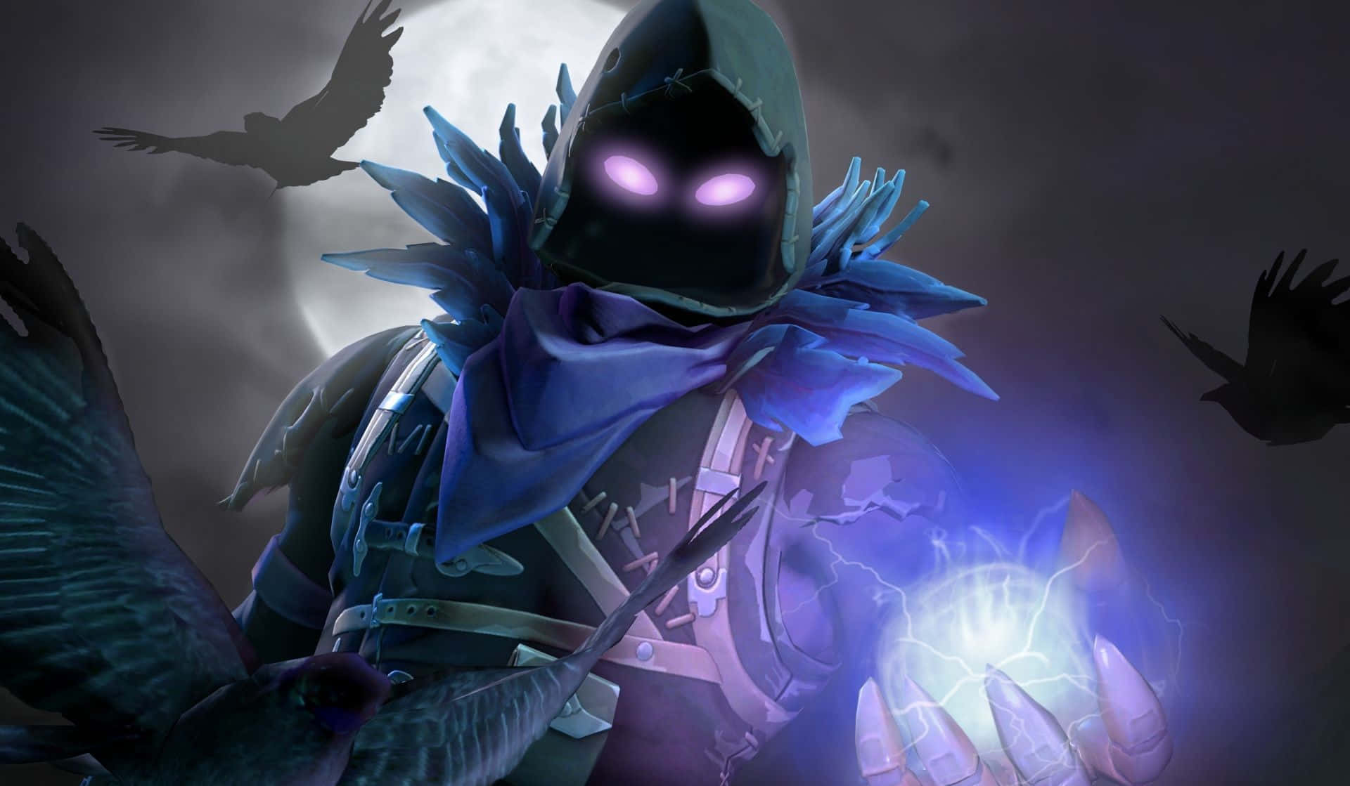 Raven Fortnite 桌布 壁紙 — 一個戴著兜帽的黑暗身影，擁有發光的紫色眼睛和藍色羽毛斗篷，手持一個噼啪作響的能量球，烏鴉在滿月周圍飛翔。