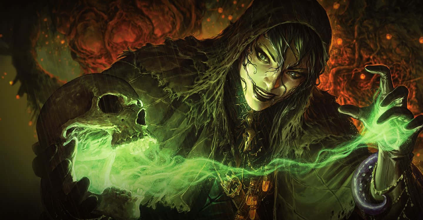 Green Witch 桌布 壁紙 — 一個戴著兜帽的黑暗身影，散發著發光的綠色魔法，從一個頭骨中引導能量，背景是火紅色的。