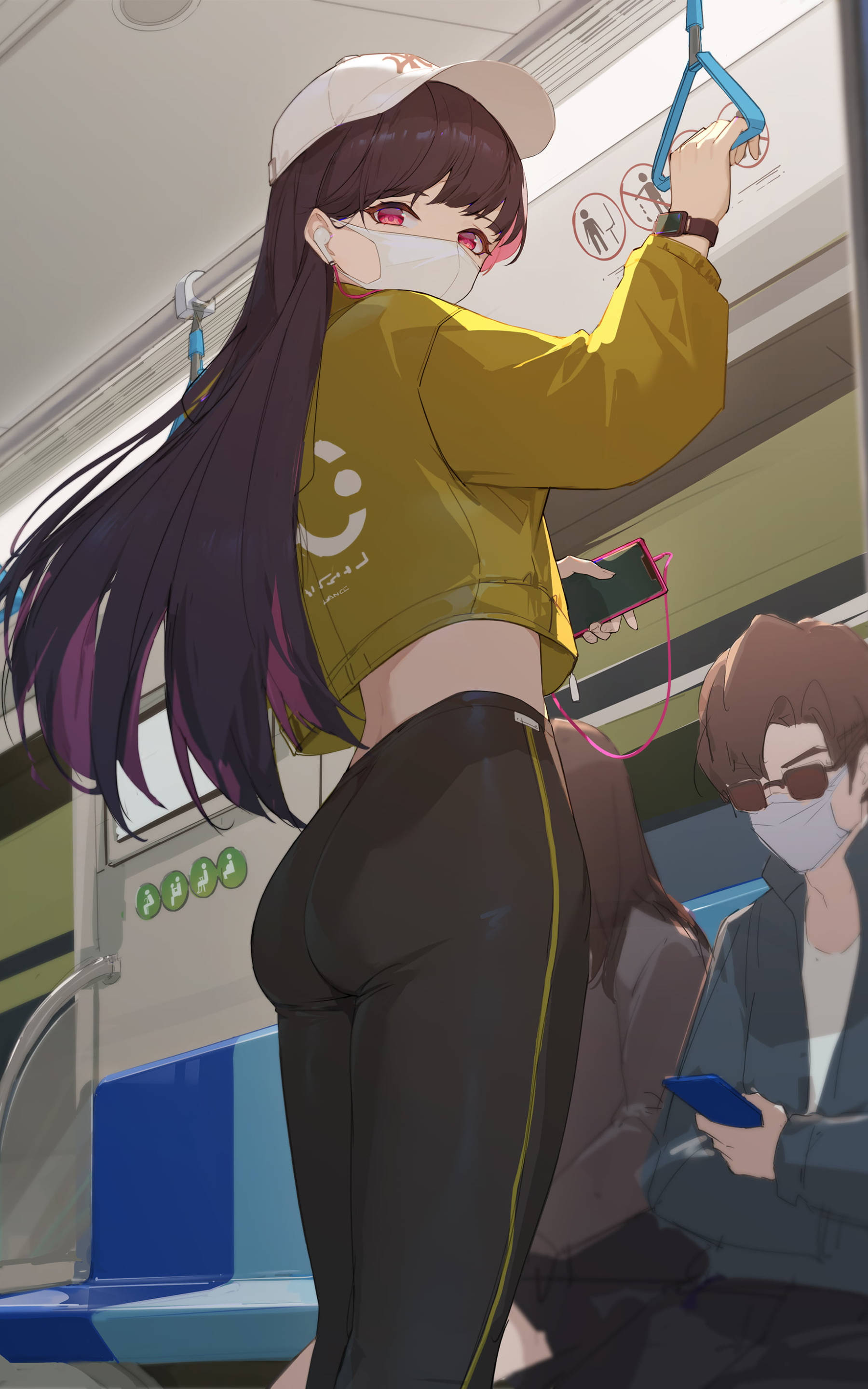 Ecchi 桌布 壁紙 — 一個戴著口罩、長著深色長髮的動漫女孩，穿著黃色外套和黑色緊身褲，站著握住地鐵扶手。