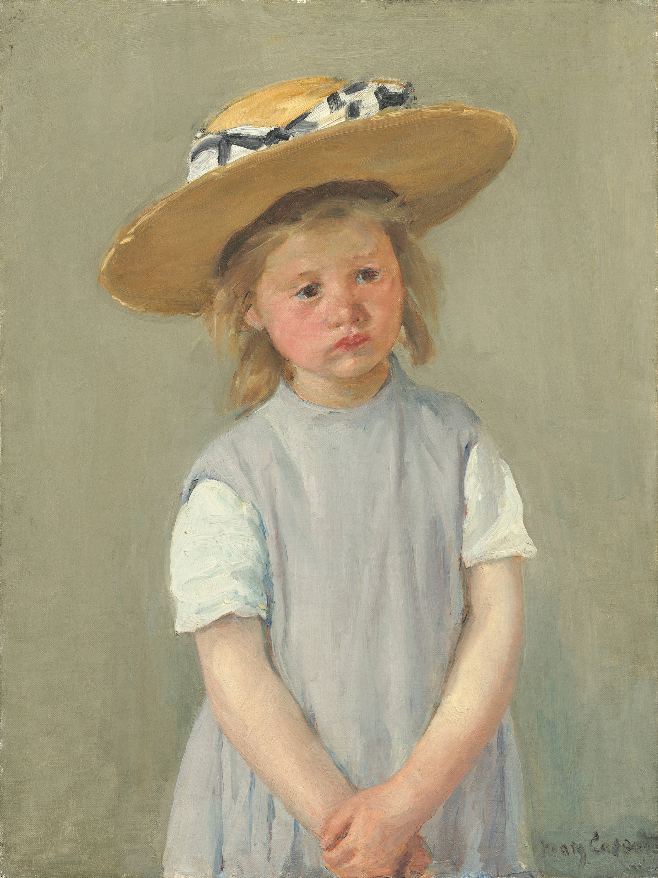 Painting 桌布 壁紙 — 一個戴著寬邊草帽、帽上繫有黑白絲帶的小女孩，在柔和的灰色背景前莊嚴地站著，雙手交疊在身前。