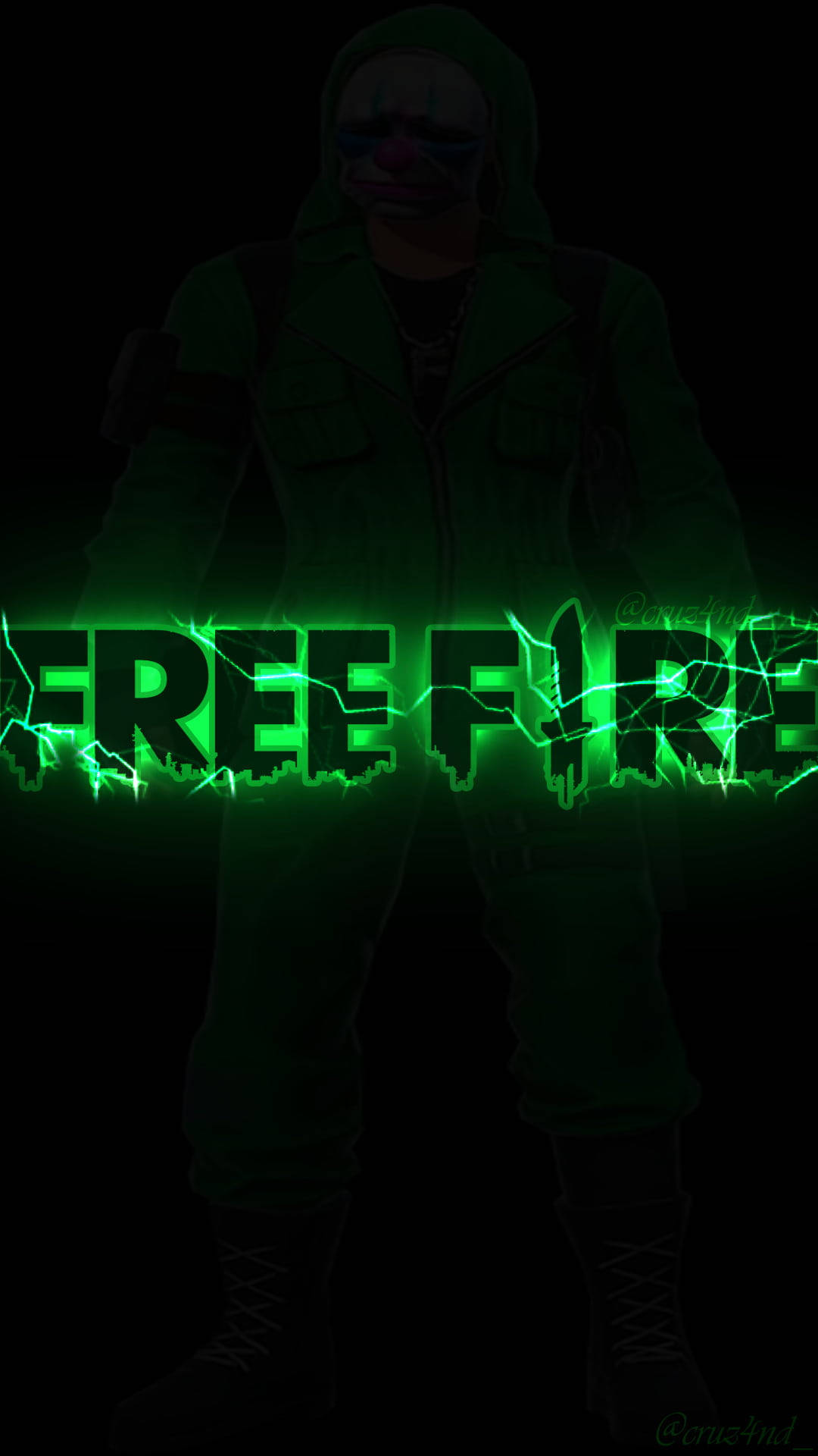 free fire 2021 桌布 壁紙 — 一個戴著小丑面具的兜帽人物站在黑暗中，背後是發光的綠色「FREE FIRE」文字和電光閃爍。