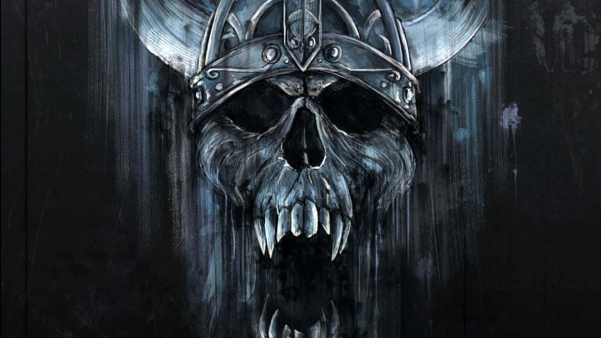 Evil Skull 桌布 壁紙 — 一個戴著尖刺維京頭盔的可怕骷髏頭，在粗糙的紋理背景上滴著黑色液體。