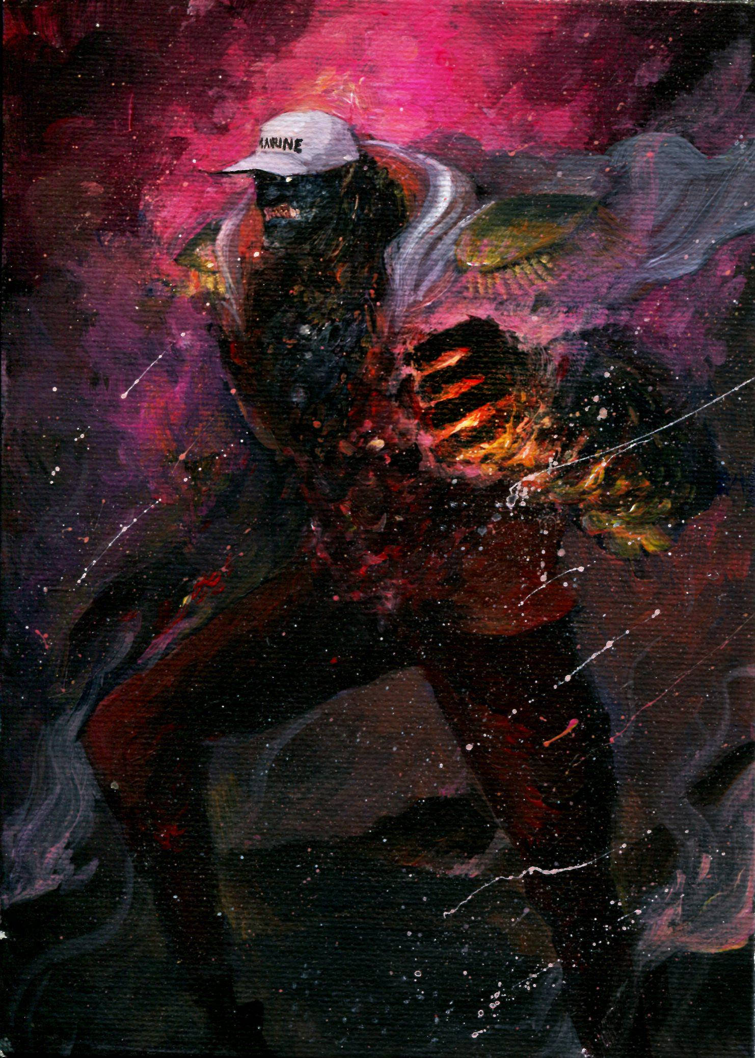 akainu 桌布 壁紙 — 一個戴著帽子的黑暗身影，在宇宙粉紅色和紫色星雲背景下爆發出熾熱的能量。