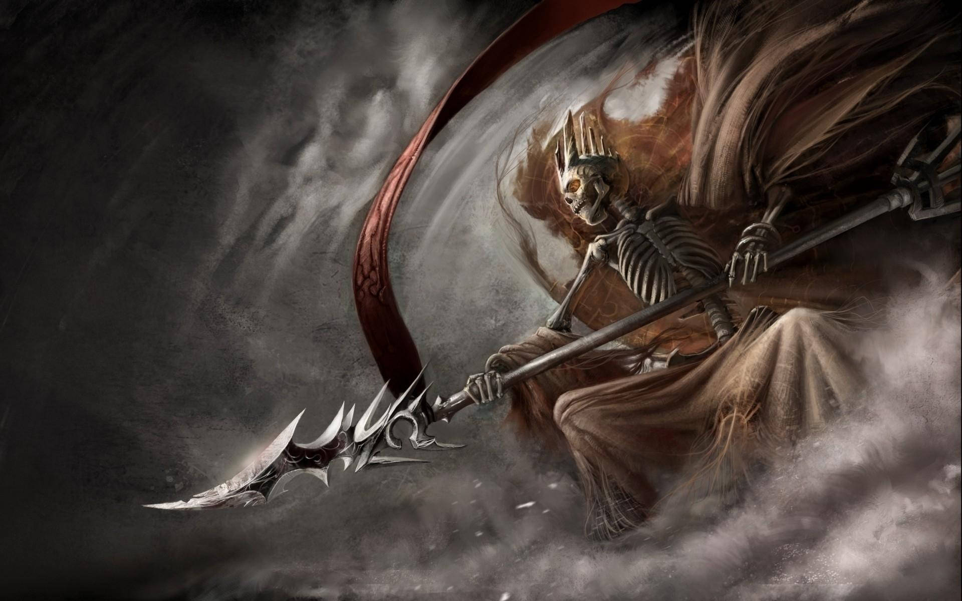 Warrior 桌布 壁紙 — 一個戴著王冠的骷髏戰士揮舞著帶刺的鐮刀，穿過旋轉的烏雲和迷霧。