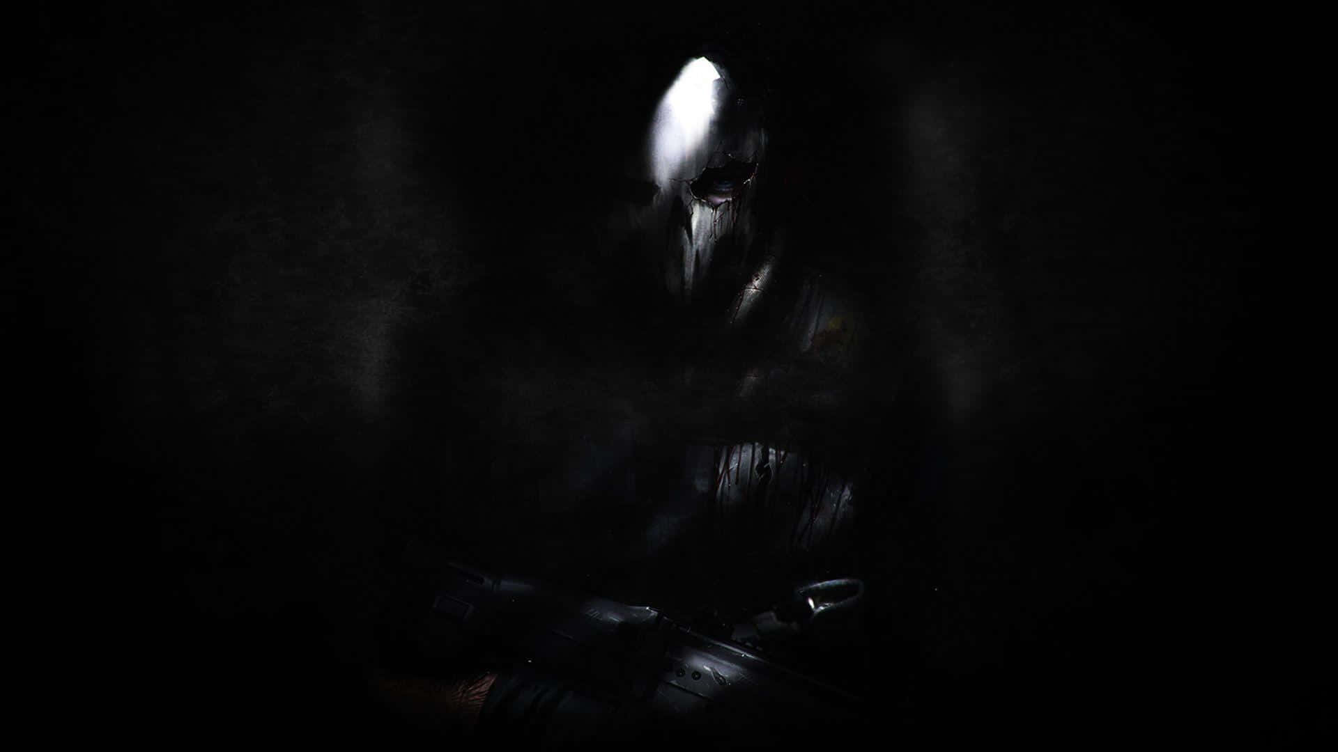 Dark Fear 桌布 壁紙 — 一個戴著發光白色面具和暗色盔甲的兜帽人物站在陰影黑暗中，手持武器。