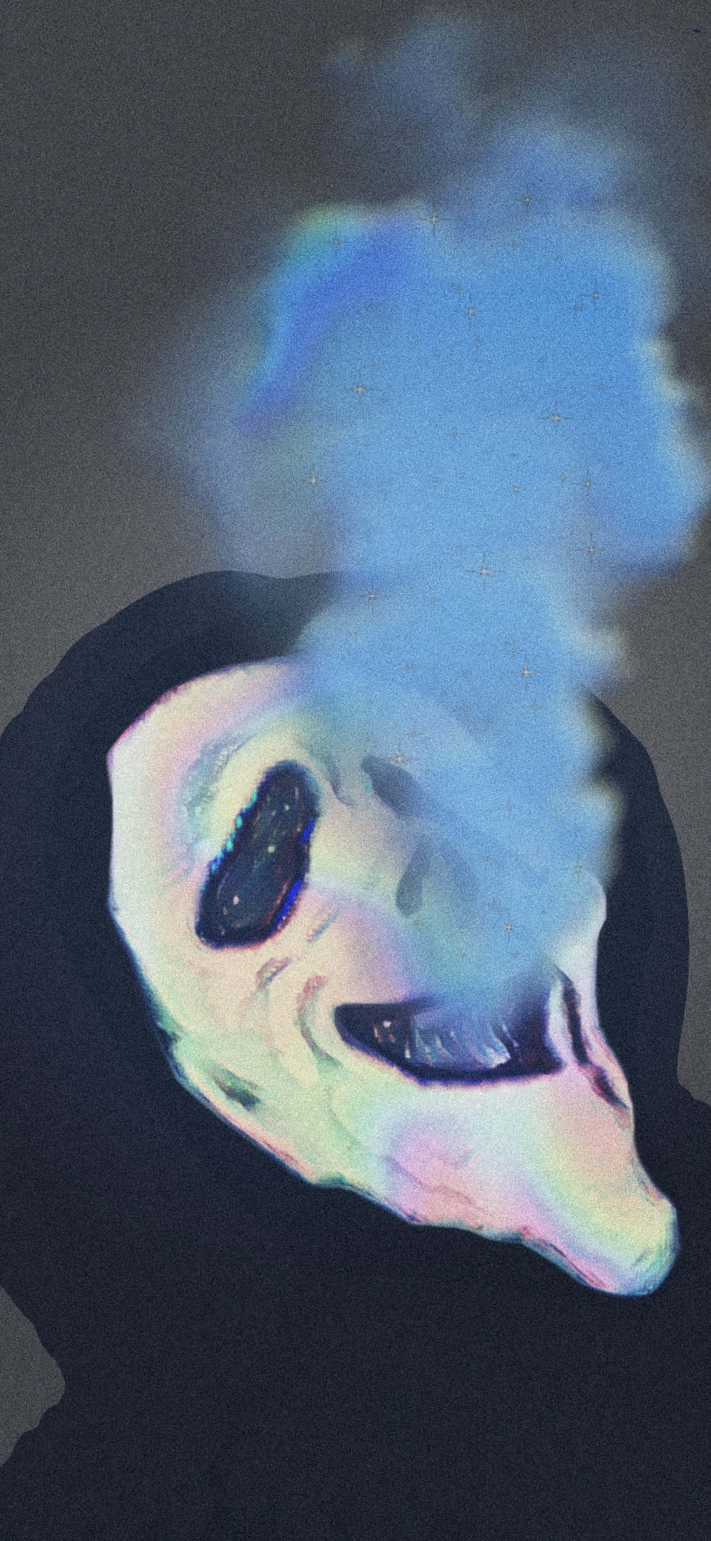 Ghostface Aesthetic 桌布 壁紙 — 一個戴著白色面具、有黑色眼孔和嘴巴孔的鬼魅人物，在黑暗背景中呼出藍色煙霧。