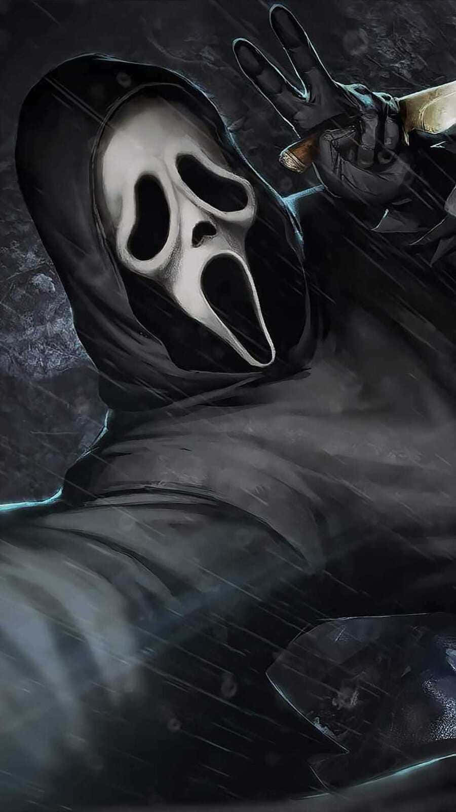 Ghostface Aesthetic 桌布 壁紙 — 一個戴著白色鬼面具和黑色連帽衫的可怖身影，在傾盆大雨中站著，戴著手套的手舉起一把刀，比出和平手勢。