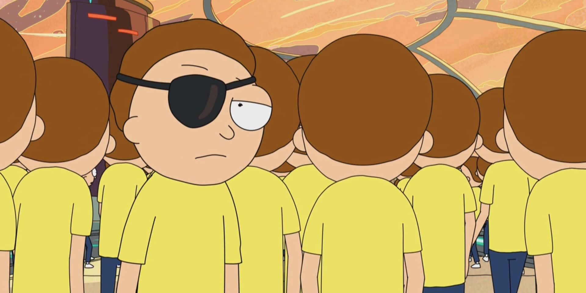 Evil Morty 桌布 壁紙 — 一個戴著眼罩的卡通角色在一群穿著黃色襯衫的相同人群中脫穎而出。