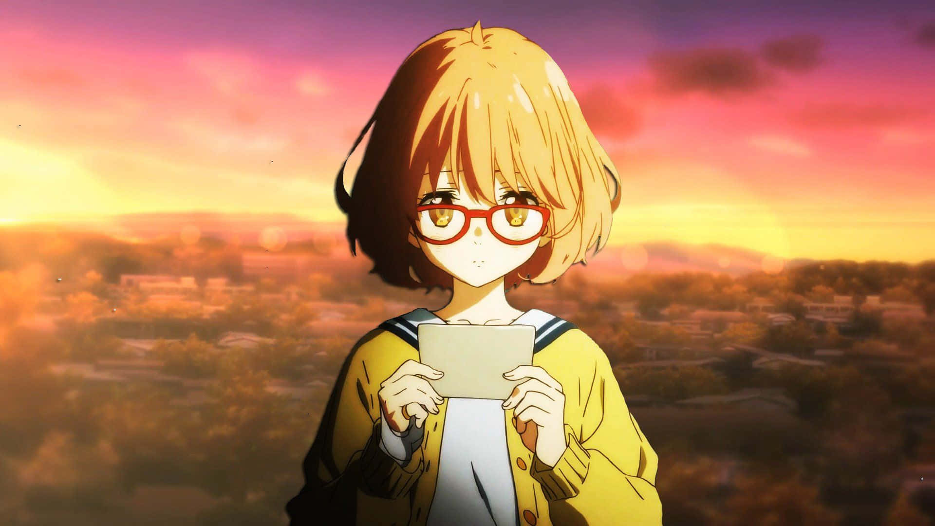 Mirai 桌布 壁紙 — 一個戴著紅色眼鏡和黃色開襟毛衣的年輕動漫女孩，在城鎮上空 vibrant 的日落天空下拿著平板電腦。