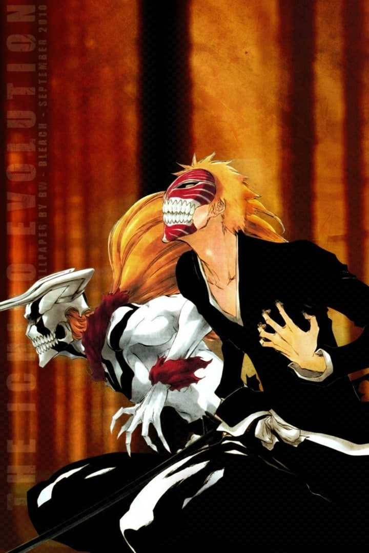 Bleach iPhone 桌布 壁紙 — 一個戴著紅色面具、橙色尖刺頭髮的兇猛動漫戰士，在溫暖的橙色窗簾背景下與骷髏對手交鋒。