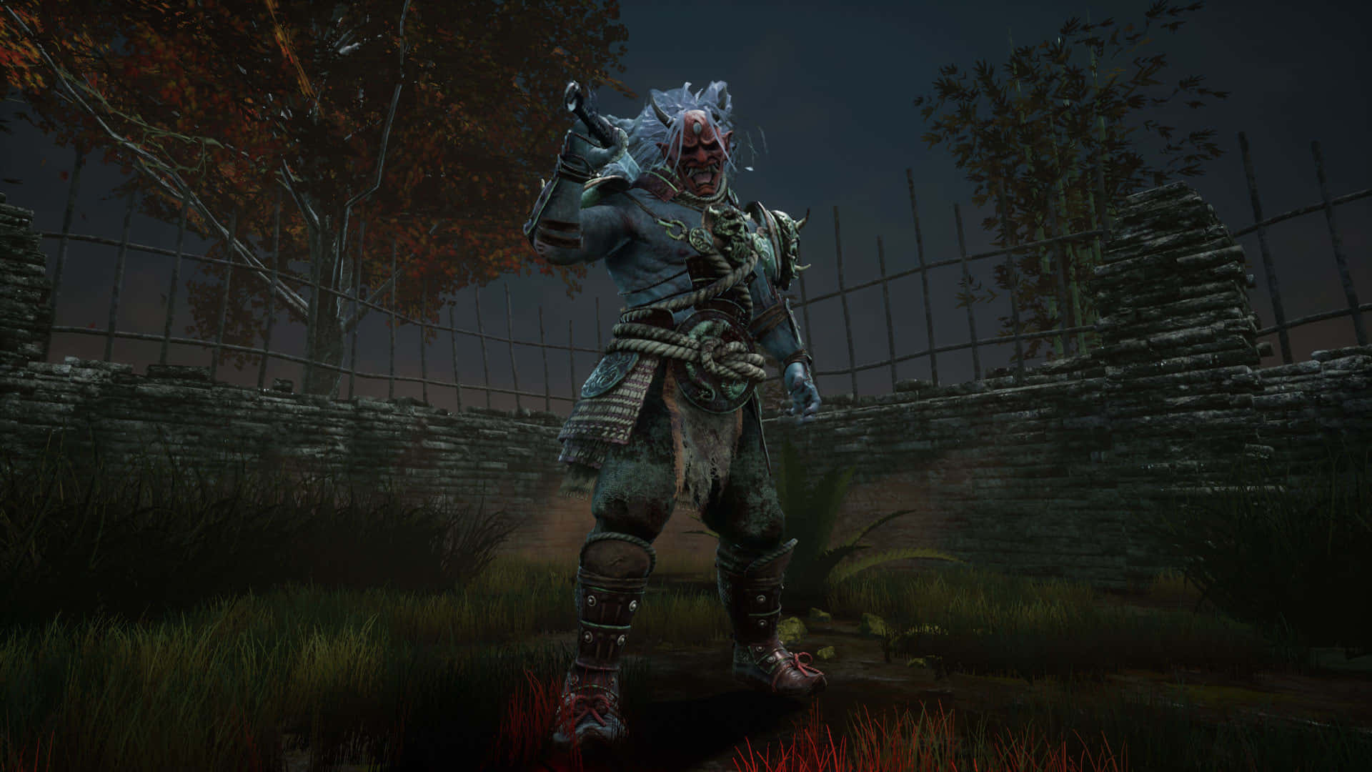 Dead By Daylight Killers 桌布 壁紙 — 一個戴著紅色面具、身穿盔甲的威嚇武士，在黃昏時分站在陰暗、雜草叢生的花園中。
