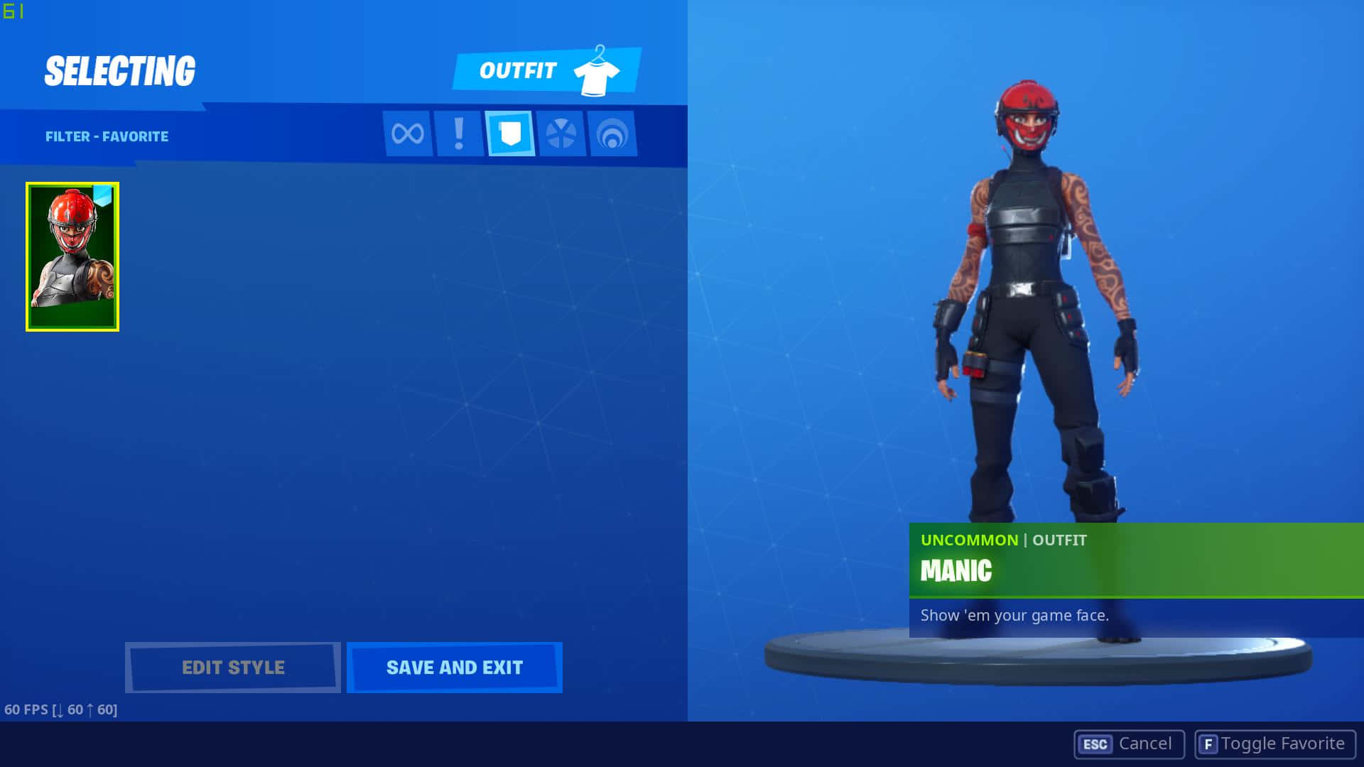 電玩遊戲 桌布 壁紙 — 一個戴著紅色頭盔、身穿黑色戰術裝備的Fortnite角色站在底座上，背景為藍色UI。