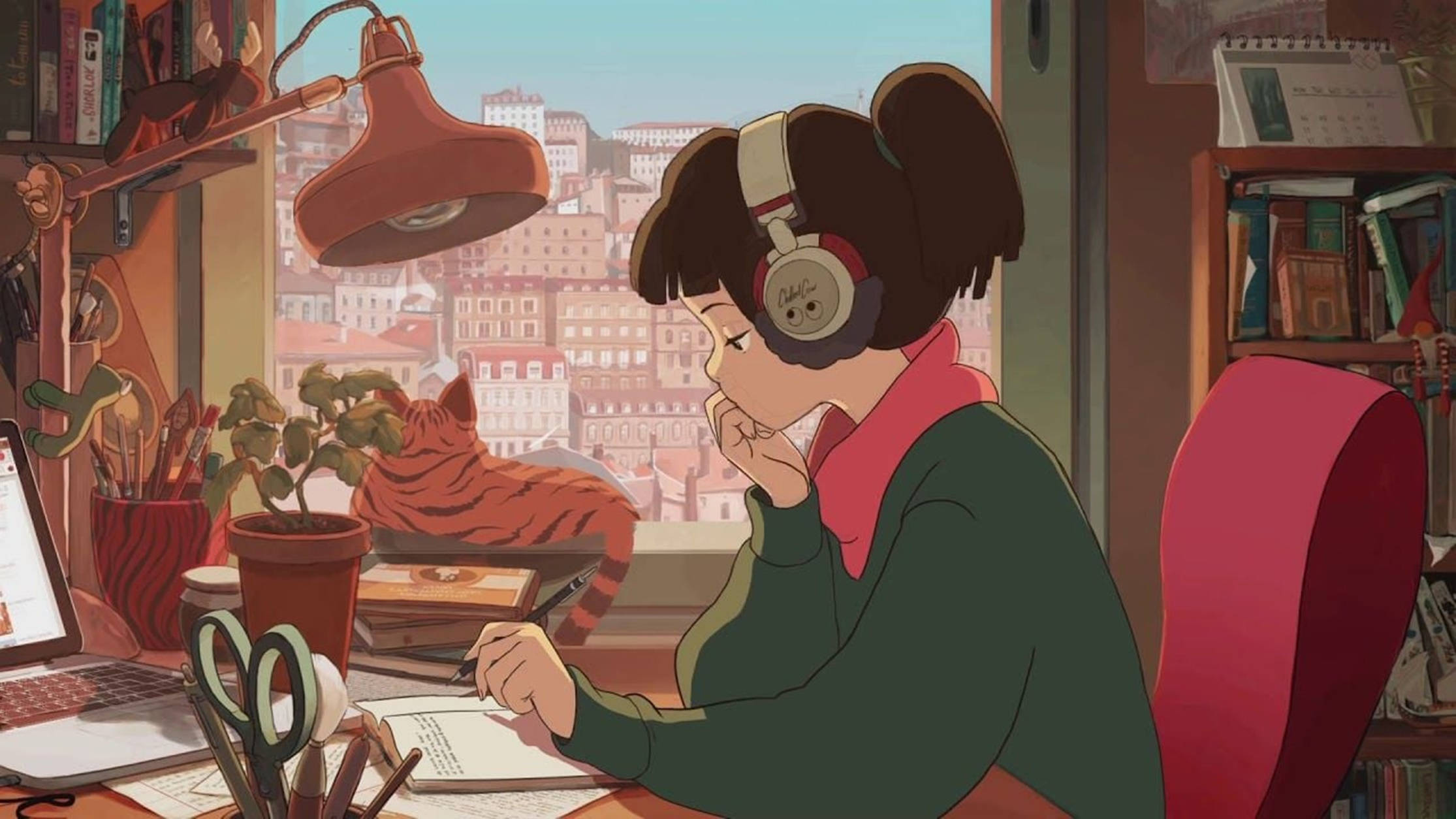 listening to music 桌布 壁紙 — 一個戴著耳機的女孩在窗邊凌亂的書桌寫東西，附近有一隻貓在休息，眺望著城市景觀。