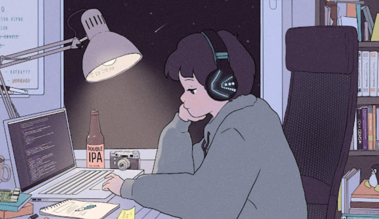 4K 桌布 壁紙 — 一個戴著耳機的年輕人在舒適但略顯凌亂的夜間學習角落，在檯燈下專注地編寫程式。