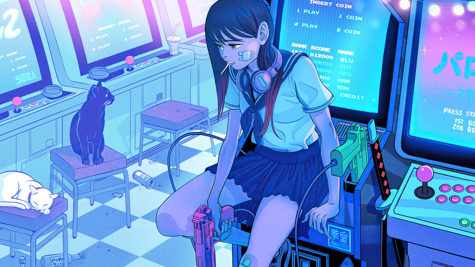 動畫 桌布 壁紙 — 一個戴著耳機的疲憊動漫女孩坐在發光的街機旁，一隻黑貓和一隻白貓在附近打盹。