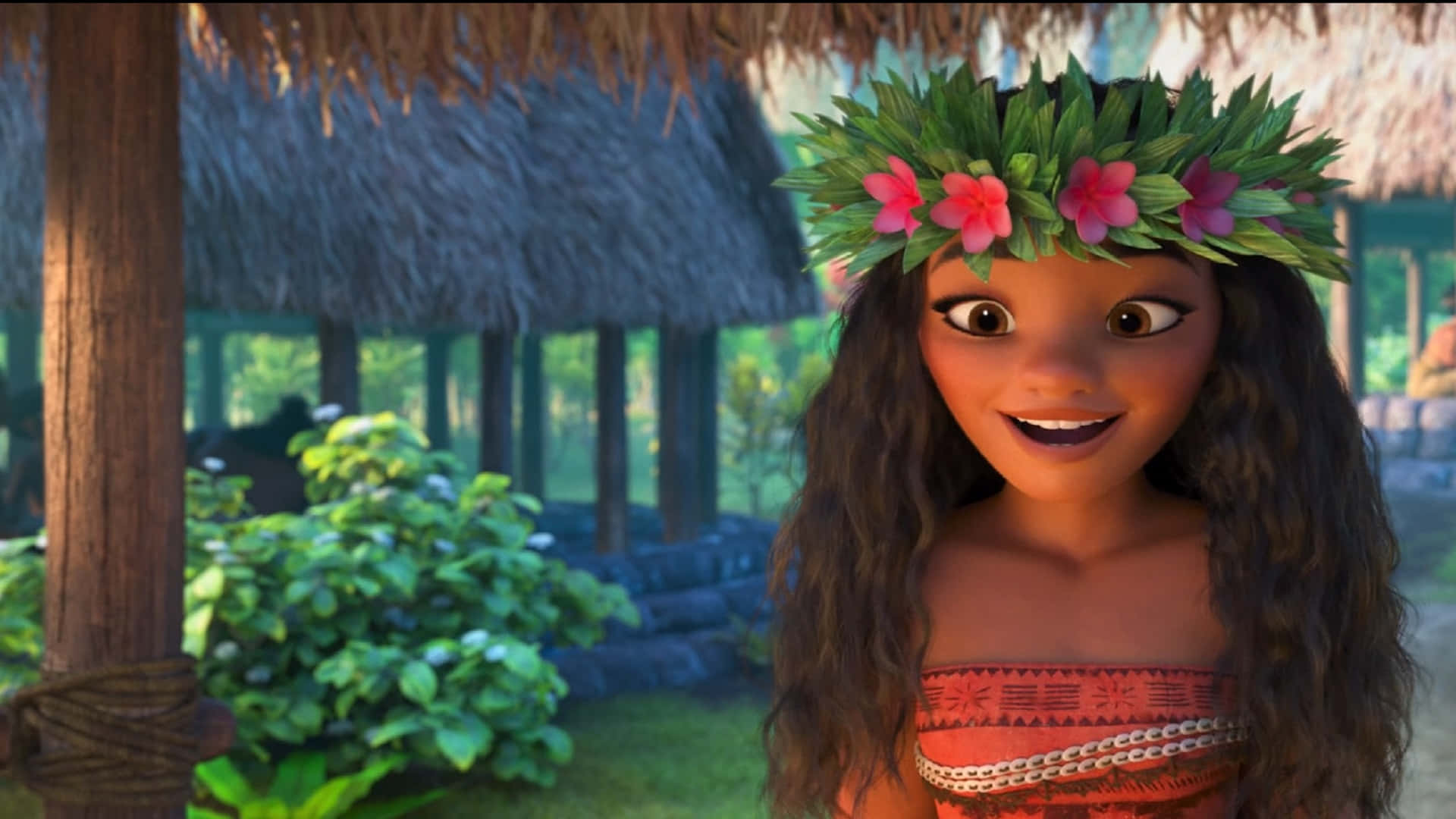 Moana 桌布 壁紙 — 一個戴著花冠的開心動畫女孩在茂密的熱帶村莊環境中燦爛地微笑。