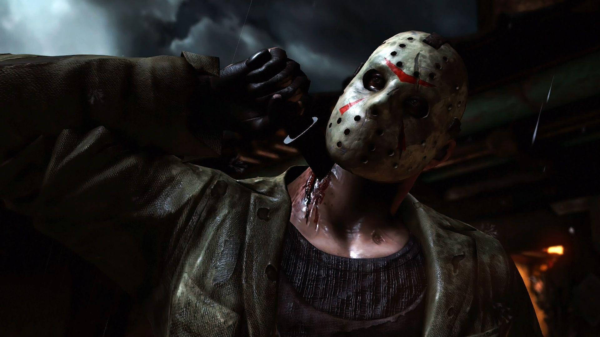 jason 桌布 壁紙 — 一個戴著血淋淋曲棍球面具的威脅人物，在暴風雨的天空下，在黑暗的工業環境中用刀砍殺。