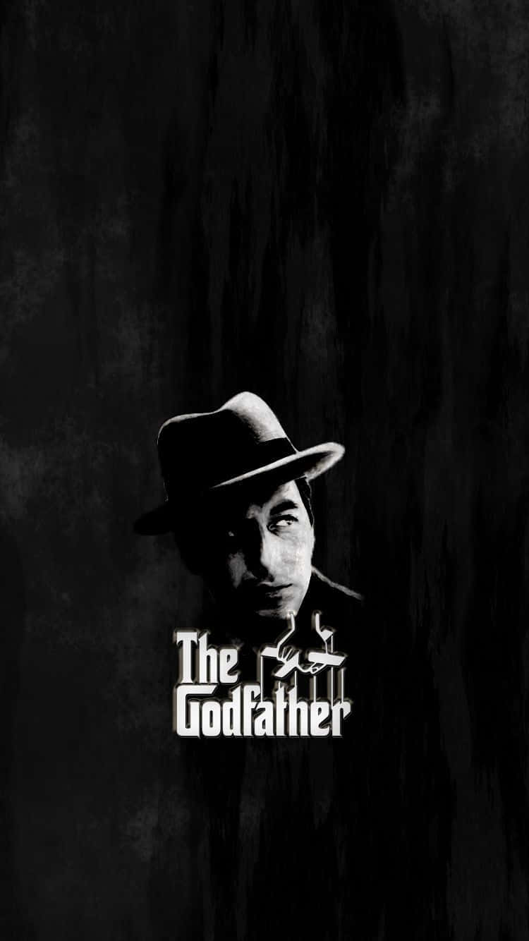 The Godfather 桌布 壁紙 — 一個戴著費多拉帽的男人的黑白肖像，背景為深色紋理，下方有『The Godfather』標題。