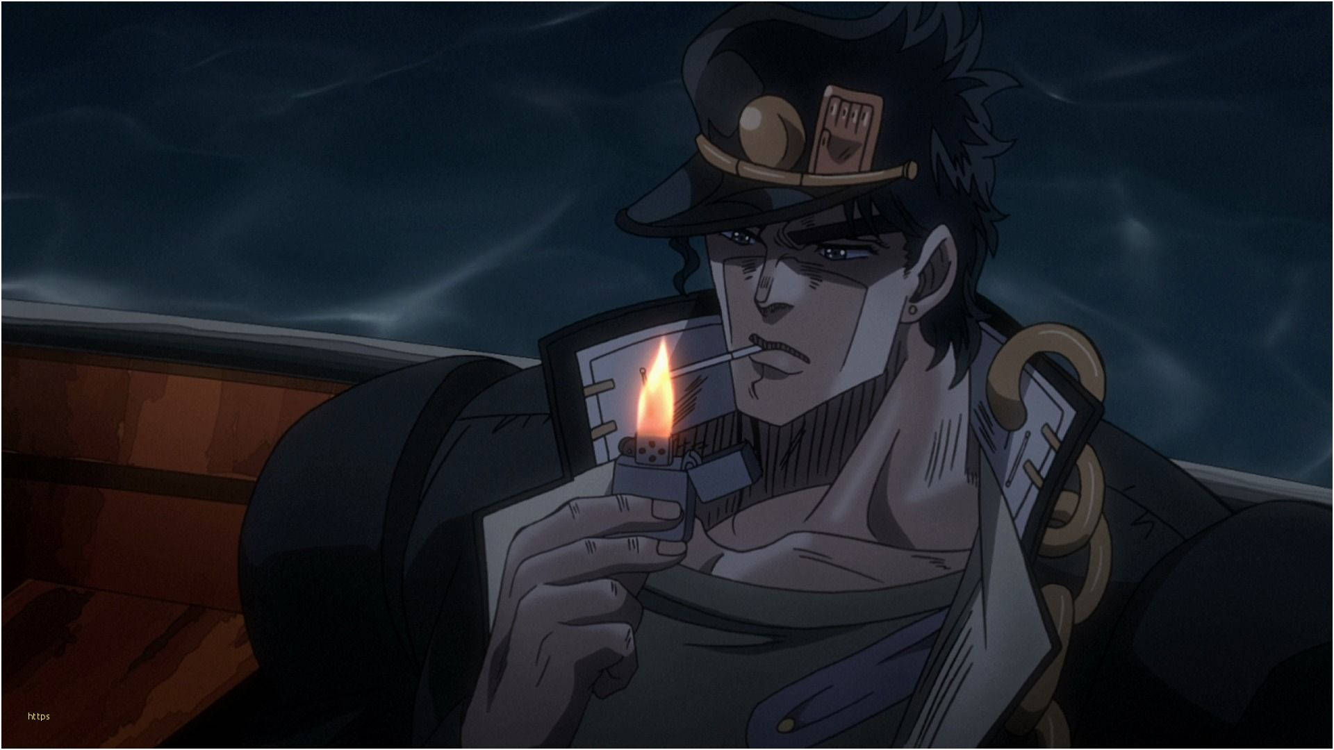 Jotaro 桌布 壁紙 — 一個戴著軟呢帽的粗獷動漫角色，在暴風雨的夜空下，在船上點燃一支香煙。