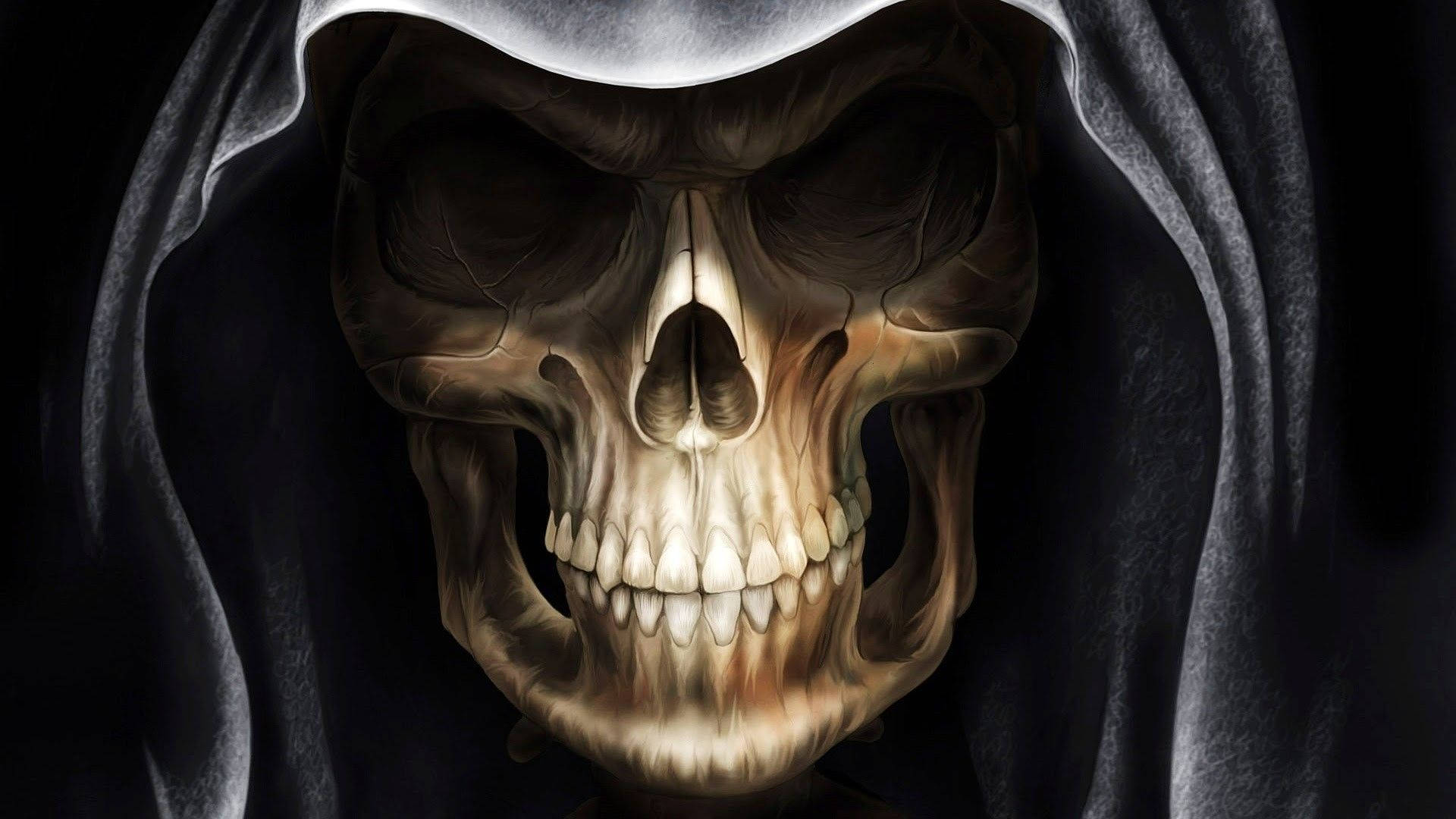 Cute Skeleton 桌布 壁紙 — 一個戴著連帽斗篷、細節令人毛骨悚然的頭骨，在黑暗背景中散發著詭異的光芒。