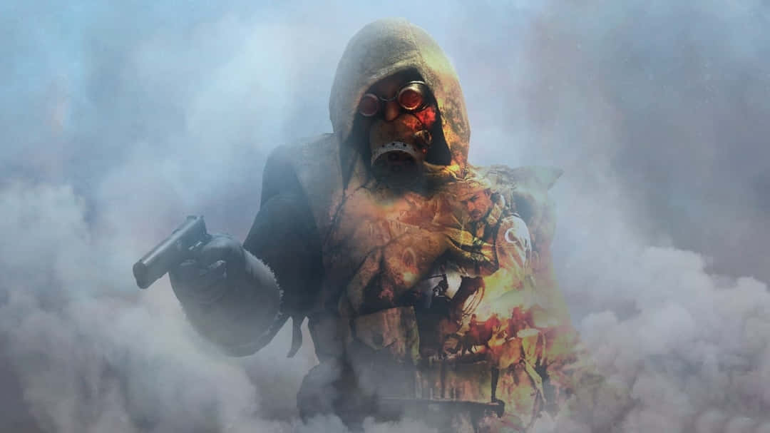 Gas Mask 桌布 壁紙 — 一個戴著連帽衫、戴著紅色發光護目鏡和槍的人物從旋轉的煙霧中出現，呈現出陰暗的反烏托邦場景。