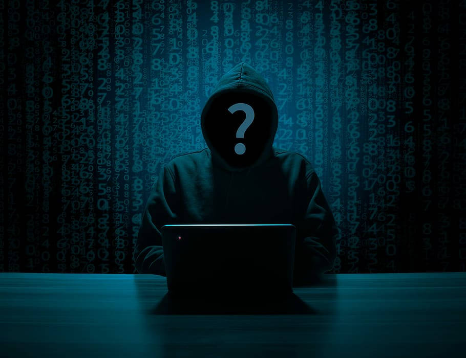 hacker 3d 桌布 壁紙 — 一個戴著連帽衫、臉上帶有發光問號的人物坐在筆記型電腦前，背景是瀑布般的數位代碼。