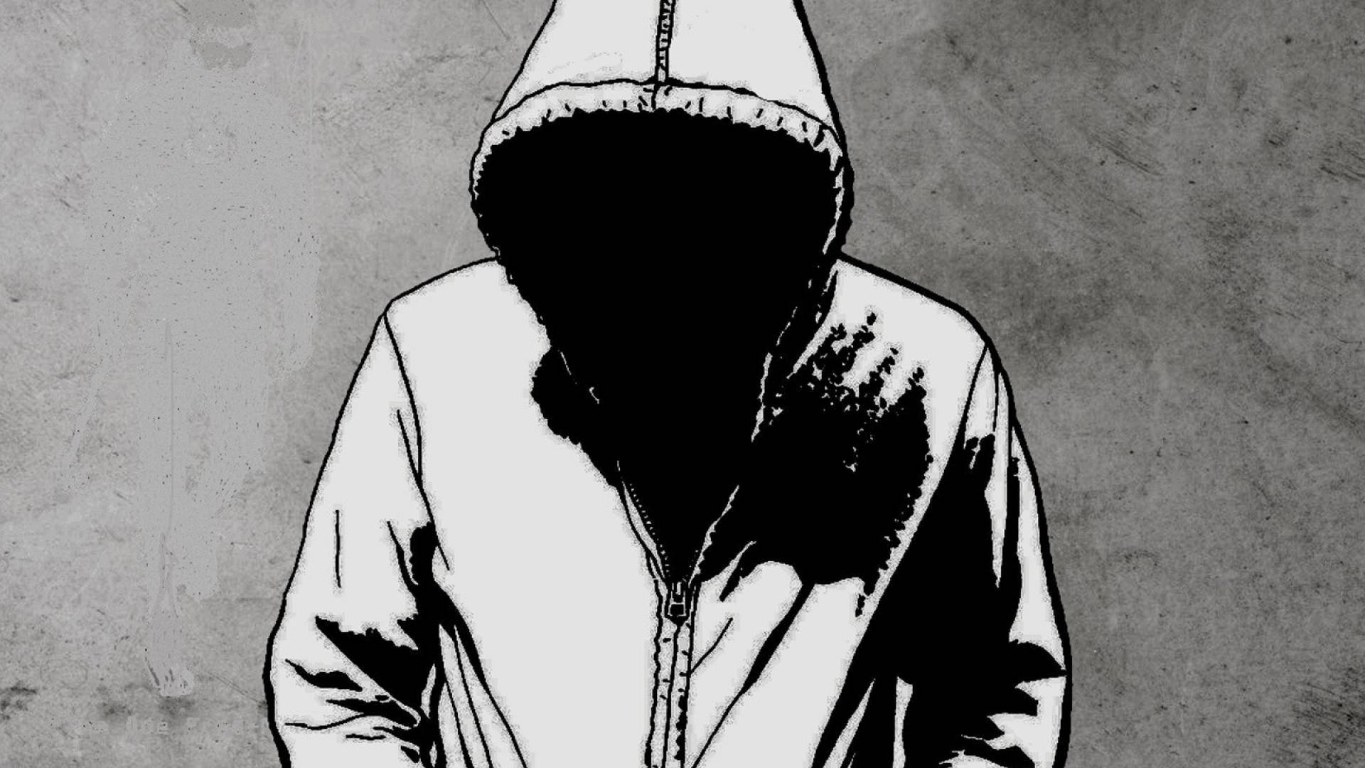Hoodie 桌布 壁紙 — 一個戴著連帽衫、身穿白色外套的人，站在帶有深色污漬的紋理灰色牆壁前。