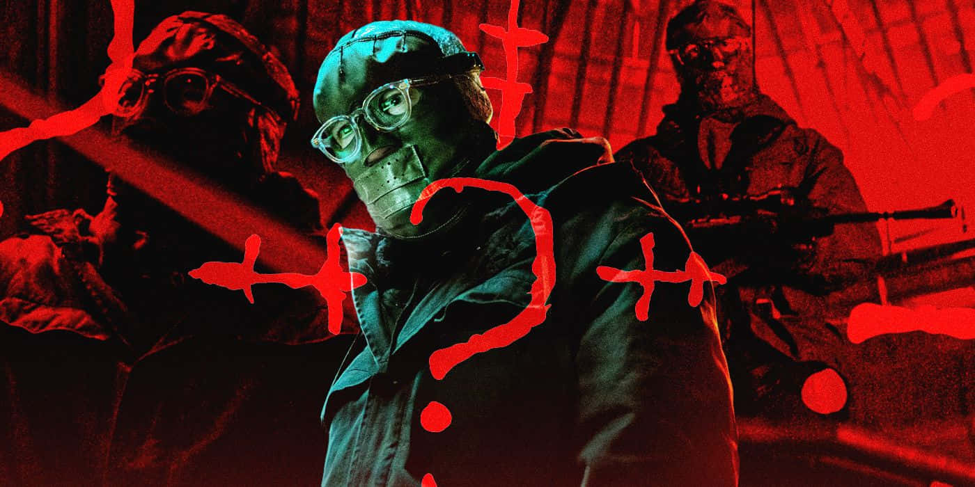 The Riddler 2022 桌布 壁紙 — 一個戴著防毒面具和護目鏡的威脅人物站在紅燈光下的中央，兩旁有武裝士兵。
