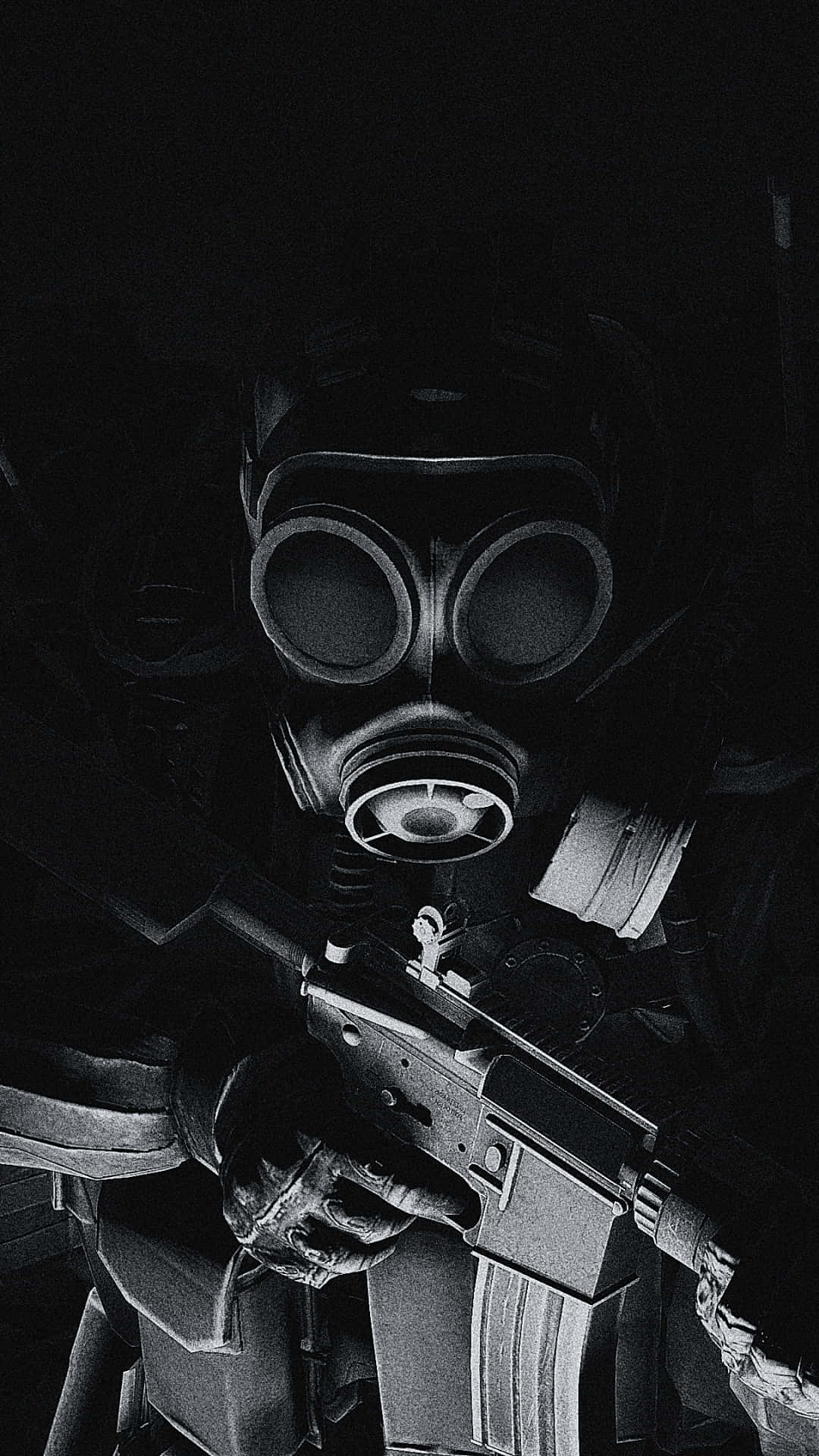 Gas Mask 桌布 壁紙 — 一個戴著防毒面具的人物在強烈的黑白構圖中握著步槍，帶有戲劇性的陰影。