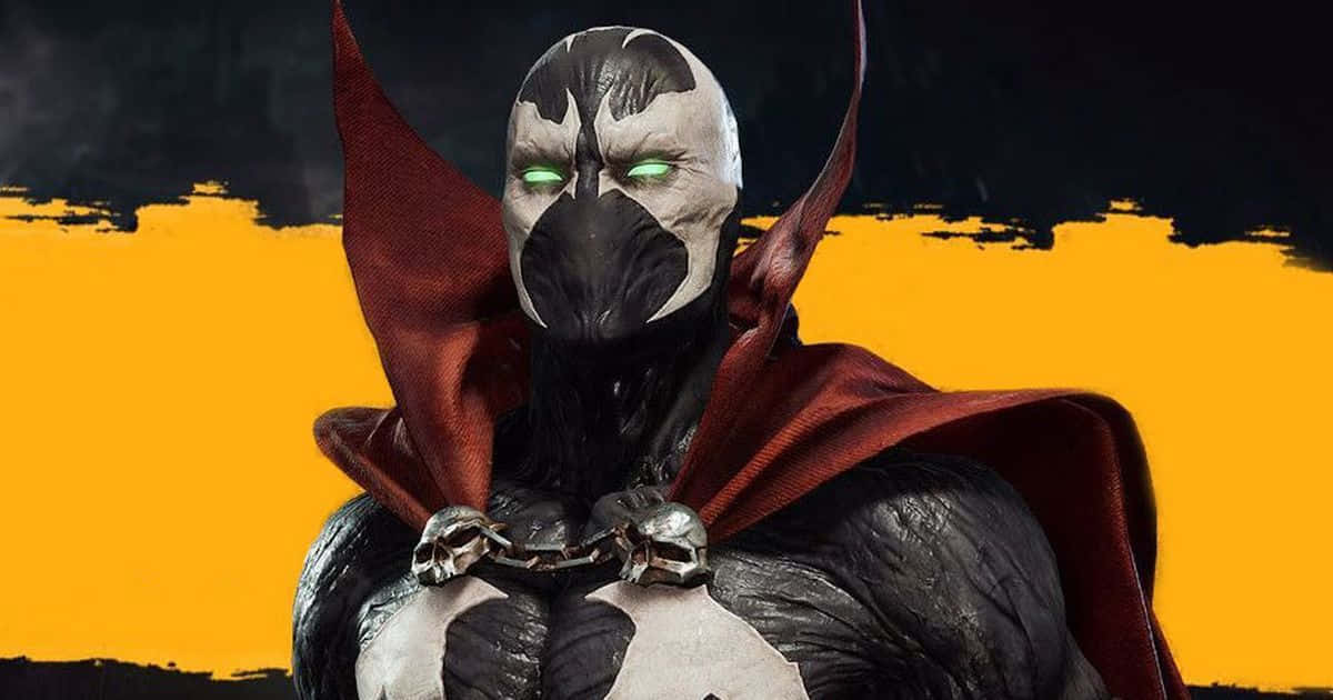Mortal Kombat 11 Spawn 桌布 壁紙 — 一個戴著面具、擁有發光綠色眼睛和紅色斗篷的威脅性人物，站在鮮明的黃色和黑色背景前。