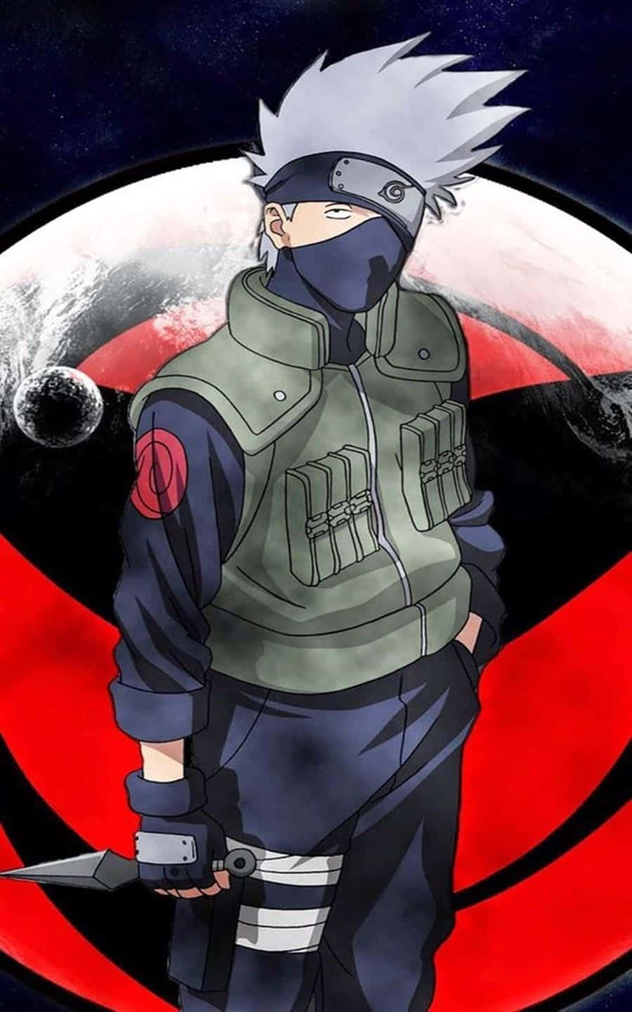 Akatsuki Kakashi 桌布 壁紙 — 一個戴著面具、白色尖刺頭髮的動漫忍者自信地站著，手持苦無，背景是宇宙紅黑螺旋。