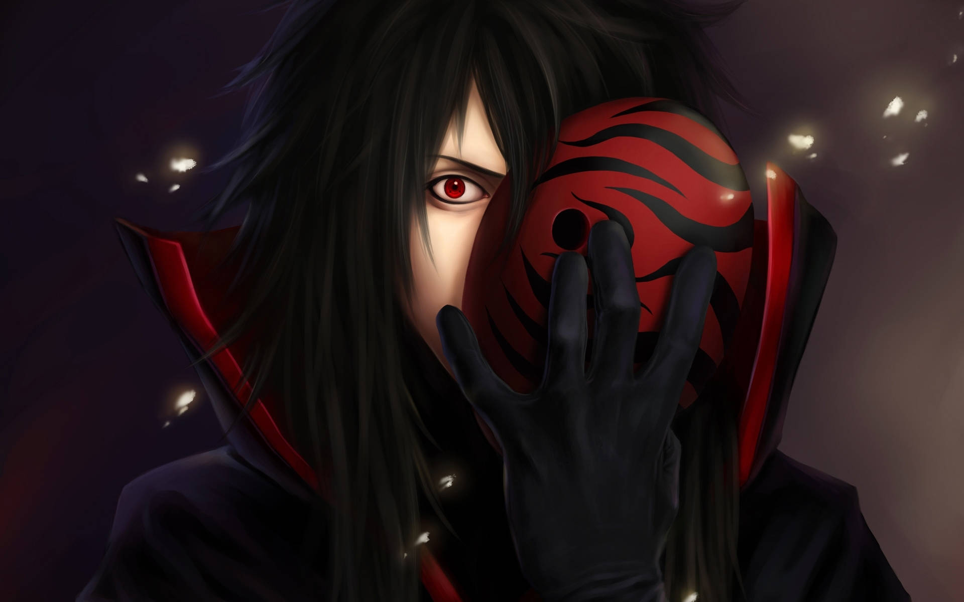 madara sharingan 桌布 壁紙 — 一個戴著面具的動漫角色，紅眼睛黑頭髮，在黑暗背景中發光的粒子襯托下，手持一個帶黑色條紋的紅色面具。