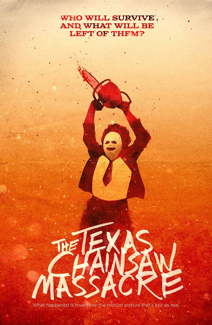 Texas Chainsaw Massacre 桌布 壁紙 — 一個戴著面具的威脅人物，在火橙色背景上舉起一把血淋淋的電鋸，並配有粗體恐怖電影文字。