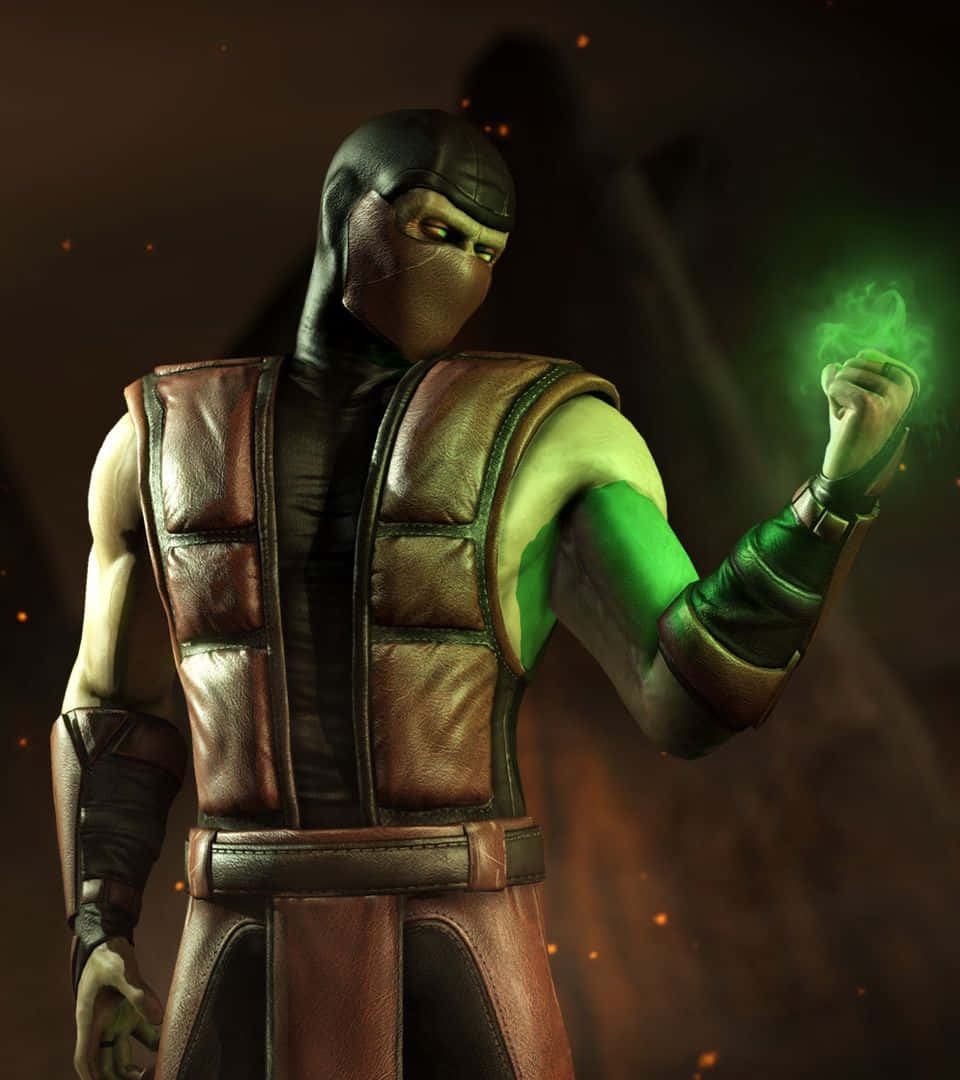 Mortal Kombat Ermac 桌布 壁紙 — 一個戴著面具的綠色皮膚戰士，身穿棕色皮革盔甲，在黑暗煙霧繚繞的背景中，從緊握的拳頭引導出發光的綠色能量。